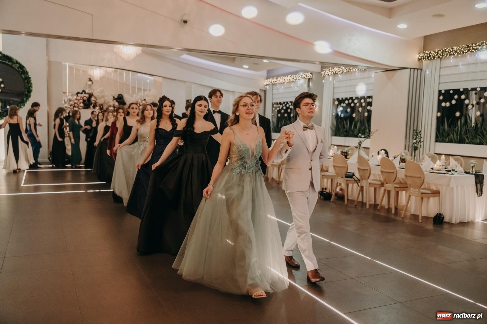 Zdjęcie w galerii na portalu naszraciborz.pl: Najmłodsza i najmniejsza studniówka. DLO bawi się w AquaBraxie [FOTO i WIDEO] wiadomości z regionu