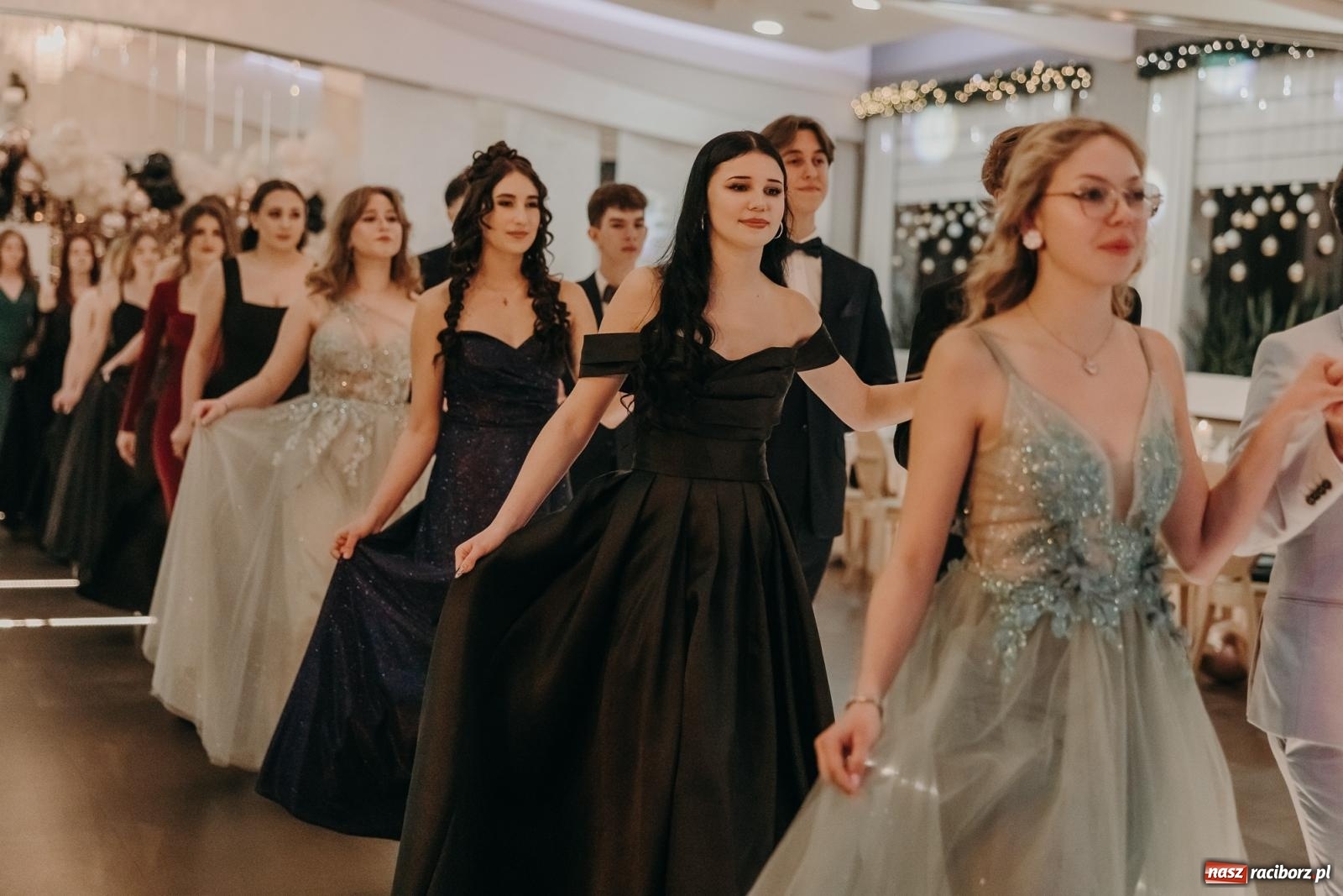 Zdjęcie w galerii na portalu naszraciborz.pl: Najmłodsza i najmniejsza studniówka. DLO bawi się w AquaBraxie [FOTO i WIDEO] wiadomości z regionu