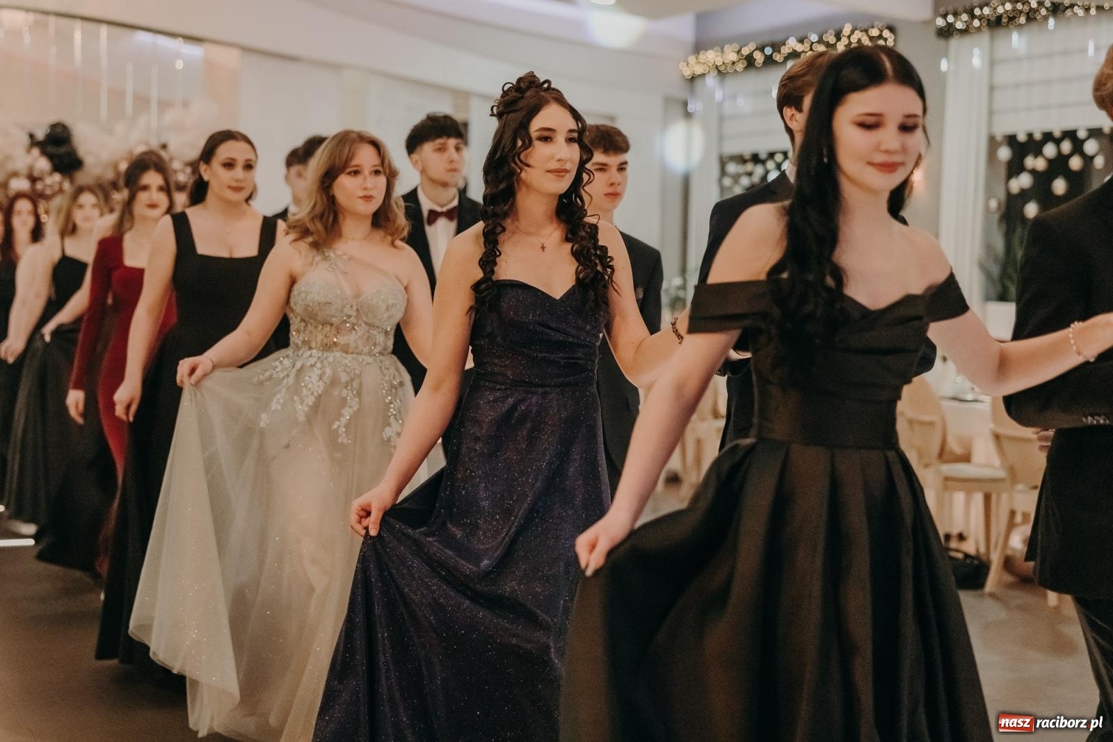 Zdjęcie w galerii na portalu naszraciborz.pl: Najmłodsza i najmniejsza studniówka. DLO bawi się w AquaBraxie [FOTO i WIDEO] wiadomości z regionu