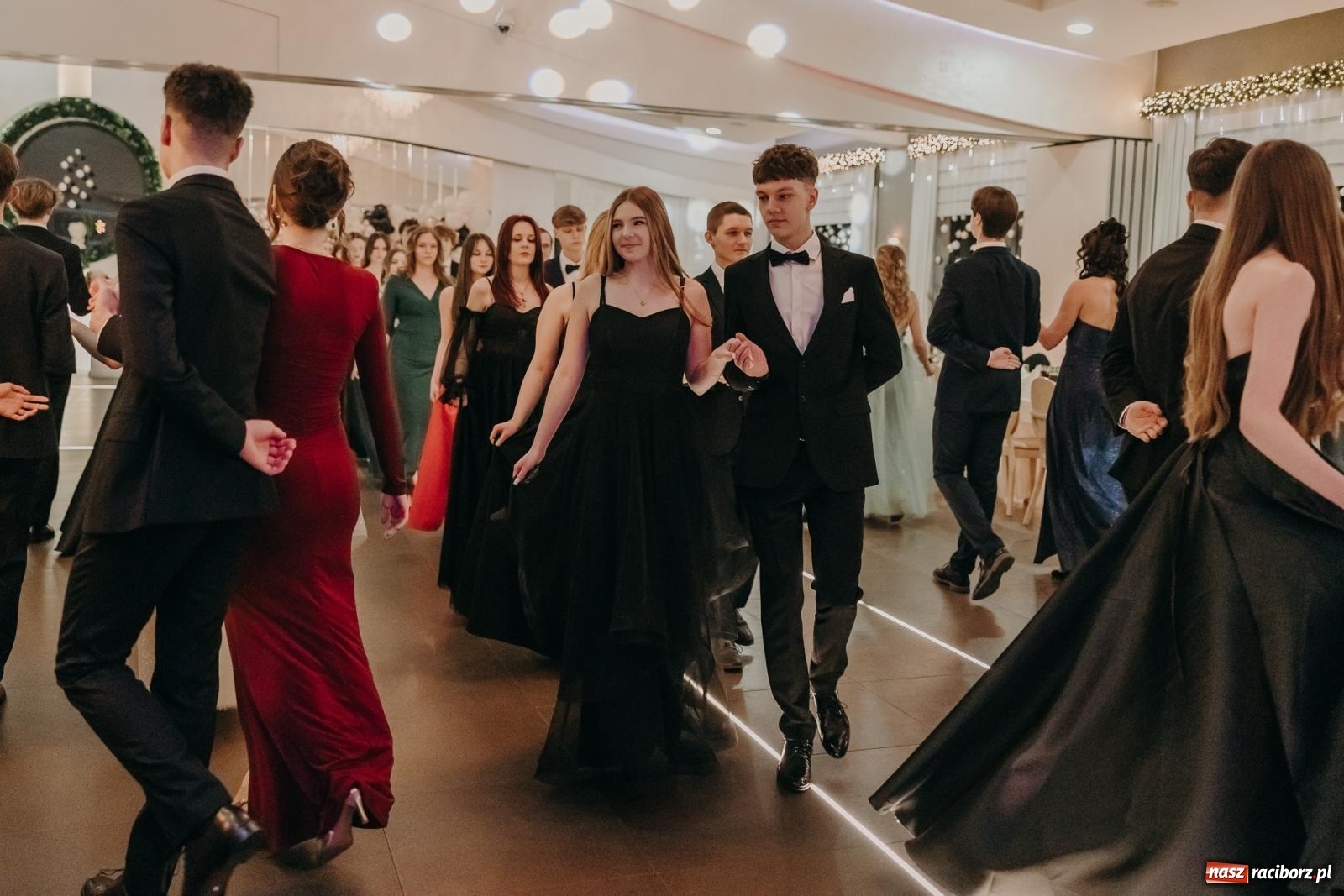 Zdjęcie w galerii na portalu naszraciborz.pl: Najmłodsza i najmniejsza studniówka. DLO bawi się w AquaBraxie [FOTO i WIDEO] wiadomości z regionu