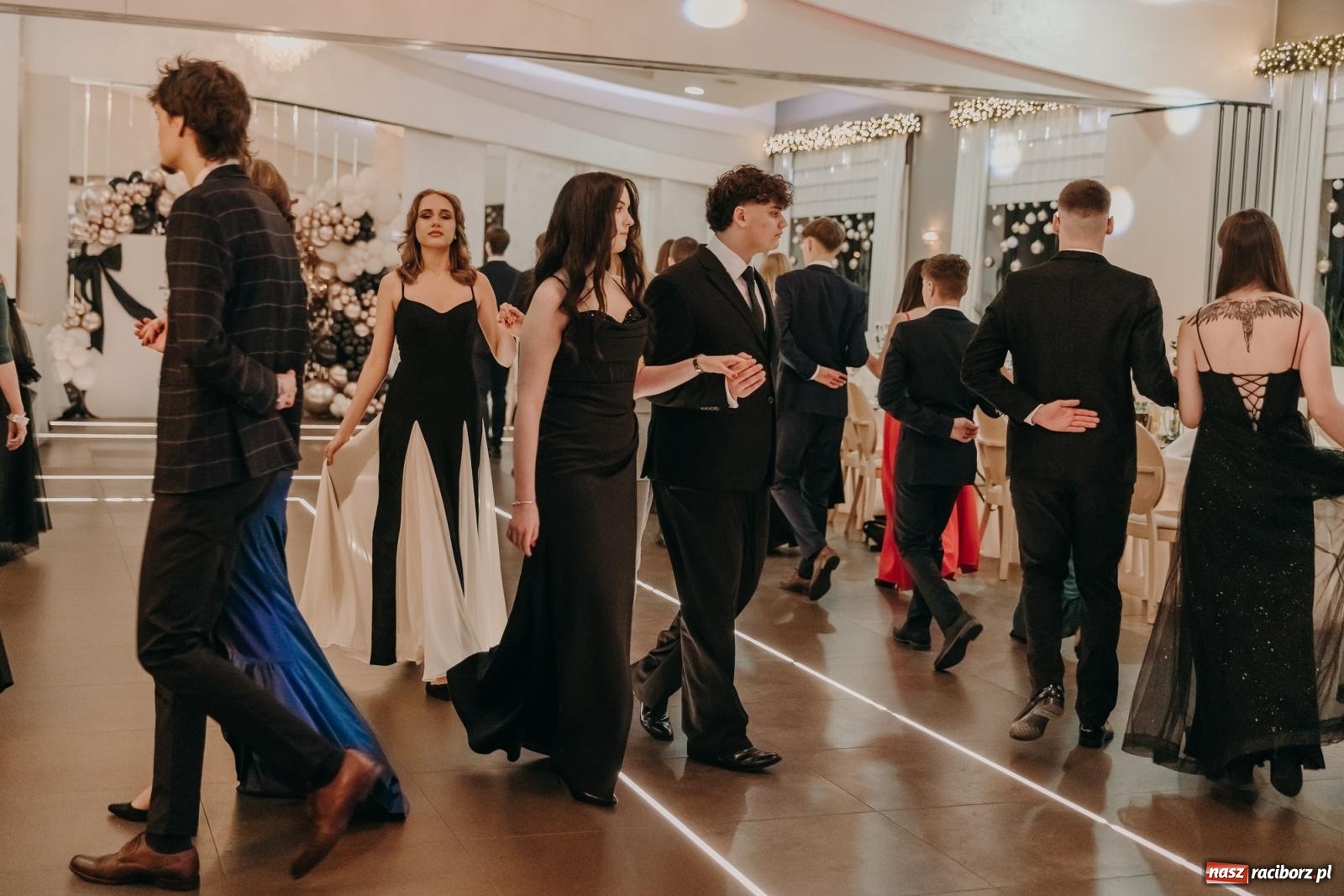 Zdjęcie w galerii na portalu naszraciborz.pl: Najmłodsza i najmniejsza studniówka. DLO bawi się w AquaBraxie [FOTO i WIDEO] wiadomości z regionu