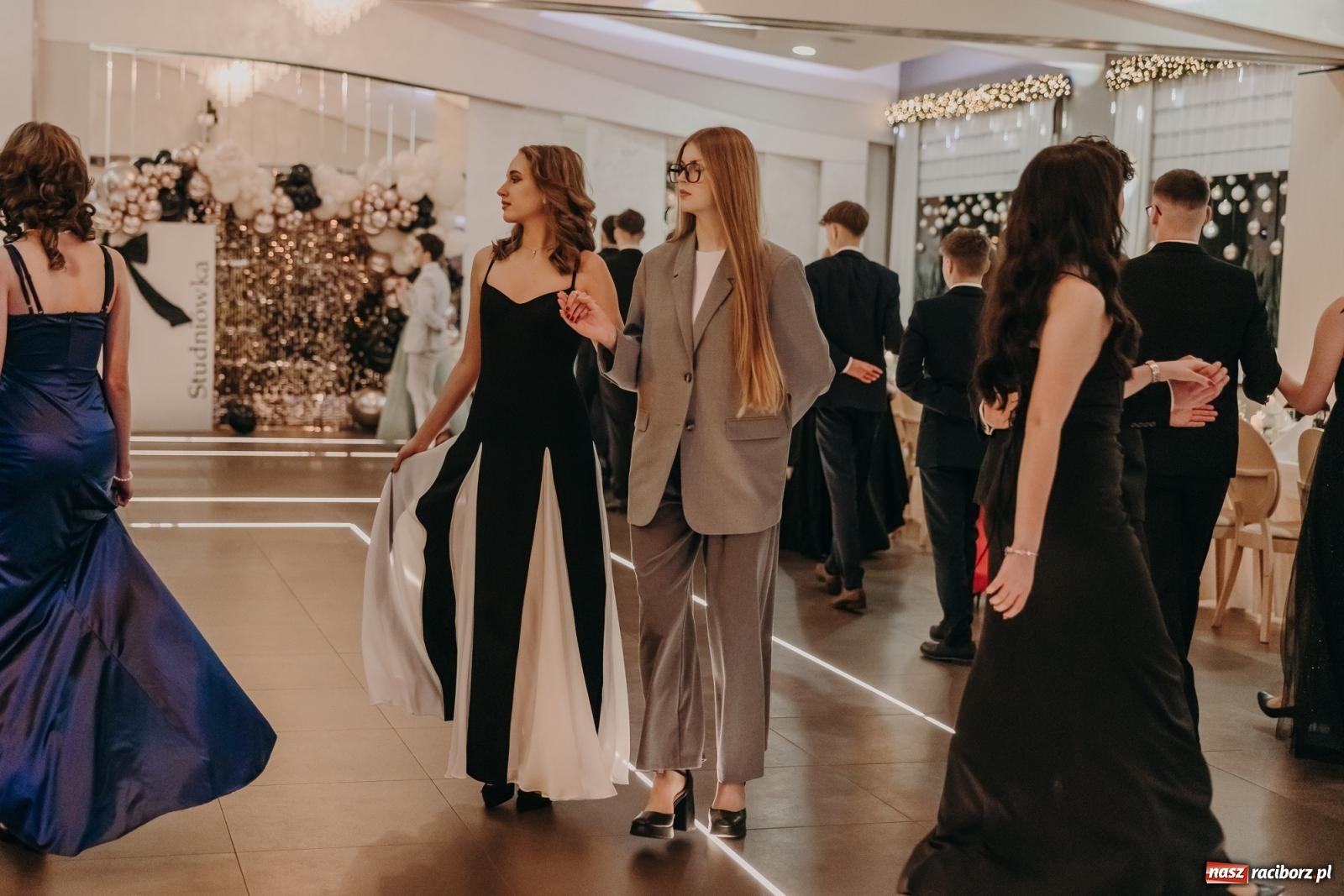 Zdjęcie w galerii na portalu naszraciborz.pl: Najmłodsza i najmniejsza studniówka. DLO bawi się w AquaBraxie [FOTO i WIDEO] wiadomości z regionu