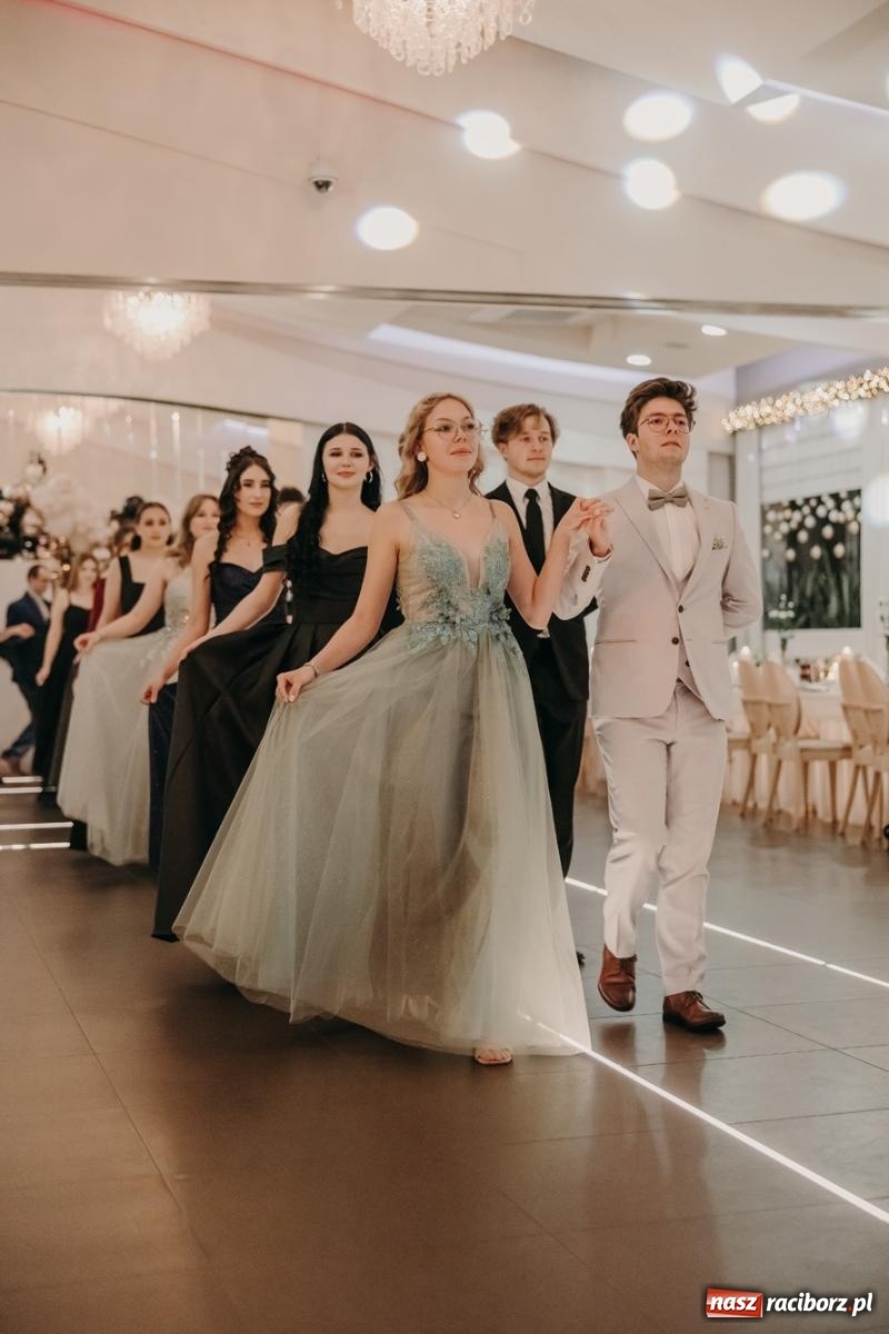 Zdjęcie w galerii na portalu naszraciborz.pl: Najmłodsza i najmniejsza studniówka. DLO bawi się w AquaBraxie [FOTO i WIDEO] wiadomości z regionu