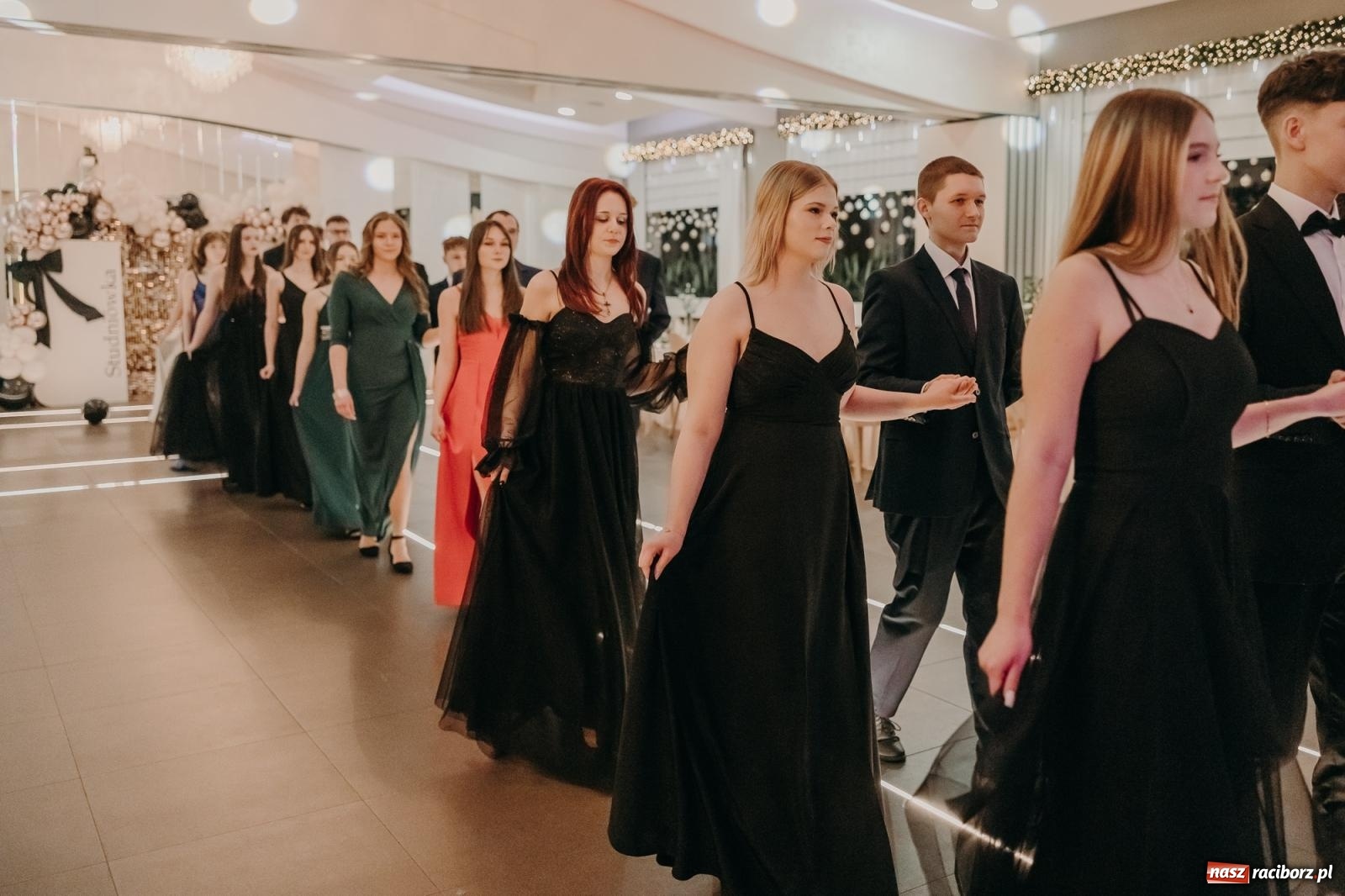 Zdjęcie w galerii na portalu naszraciborz.pl: Najmłodsza i najmniejsza studniówka. DLO bawi się w AquaBraxie [FOTO i WIDEO] wiadomości z regionu