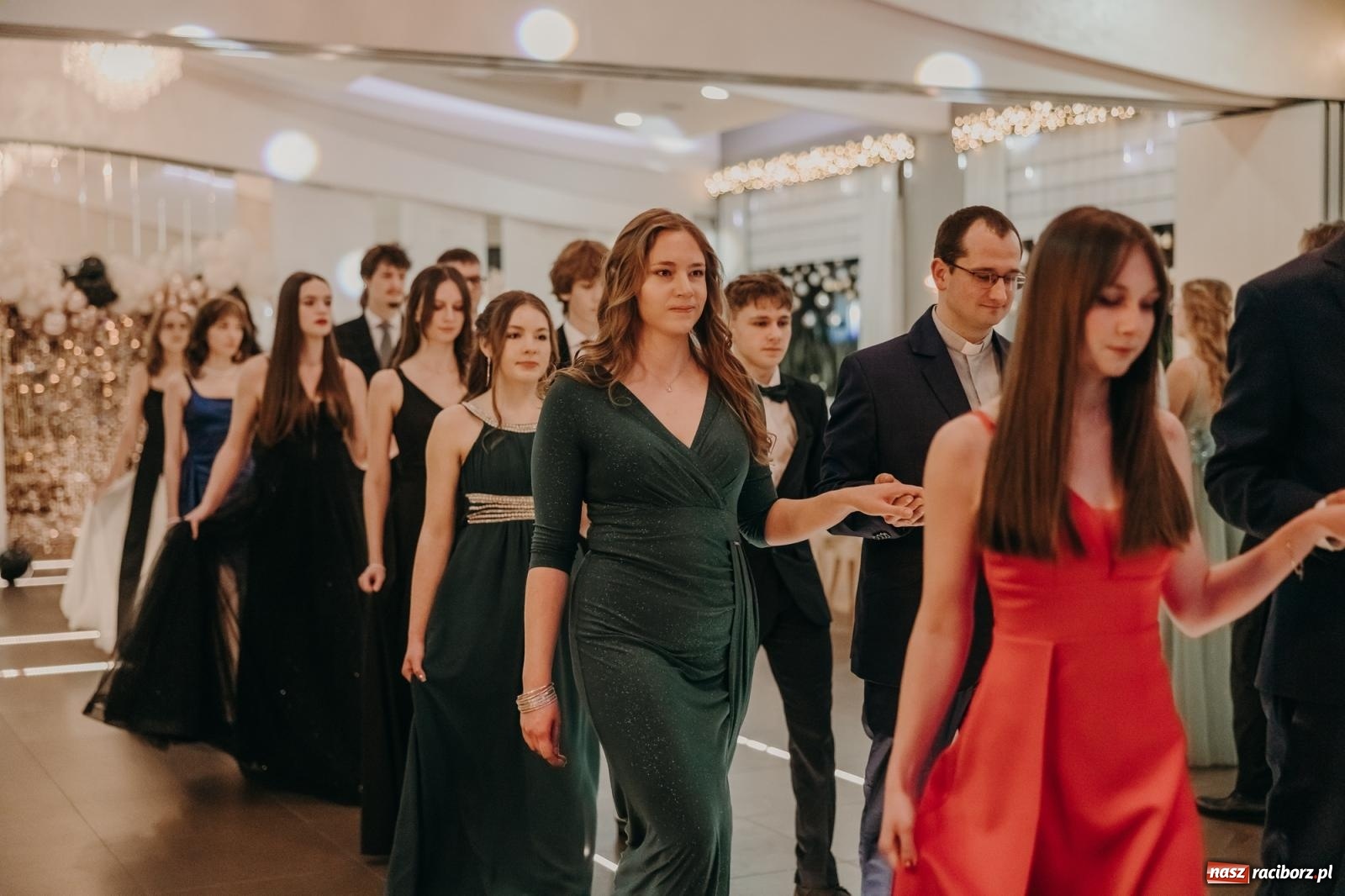 Zdjęcie w galerii na portalu naszraciborz.pl: Najmłodsza i najmniejsza studniówka. DLO bawi się w AquaBraxie [FOTO i WIDEO] wiadomości z regionu