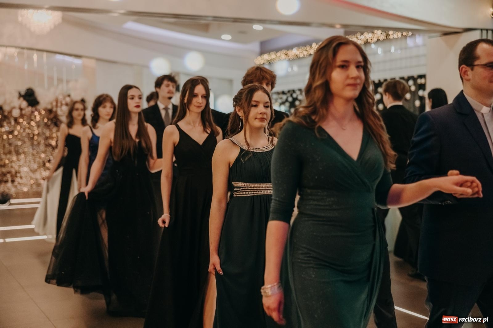 Zdjęcie w galerii na portalu naszraciborz.pl: Najmłodsza i najmniejsza studniówka. DLO bawi się w AquaBraxie [FOTO i WIDEO] wiadomości z regionu