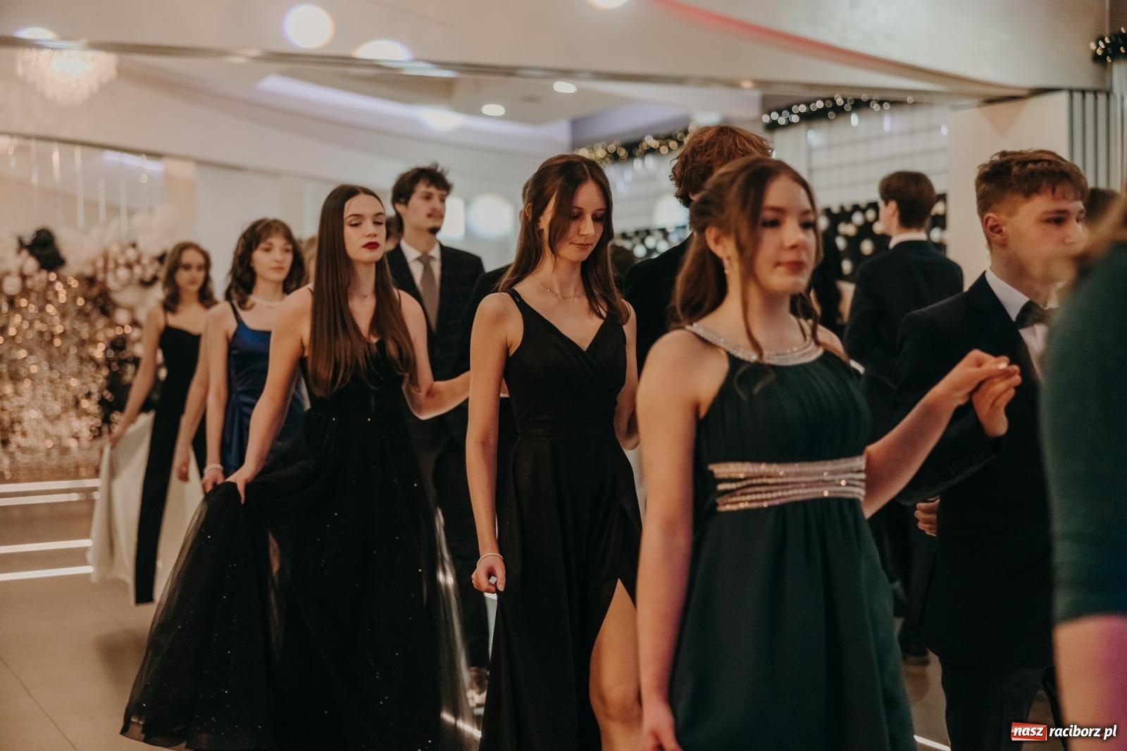 Zdjęcie w galerii na portalu naszraciborz.pl: Najmłodsza i najmniejsza studniówka. DLO bawi się w AquaBraxie [FOTO i WIDEO] wiadomości z regionu