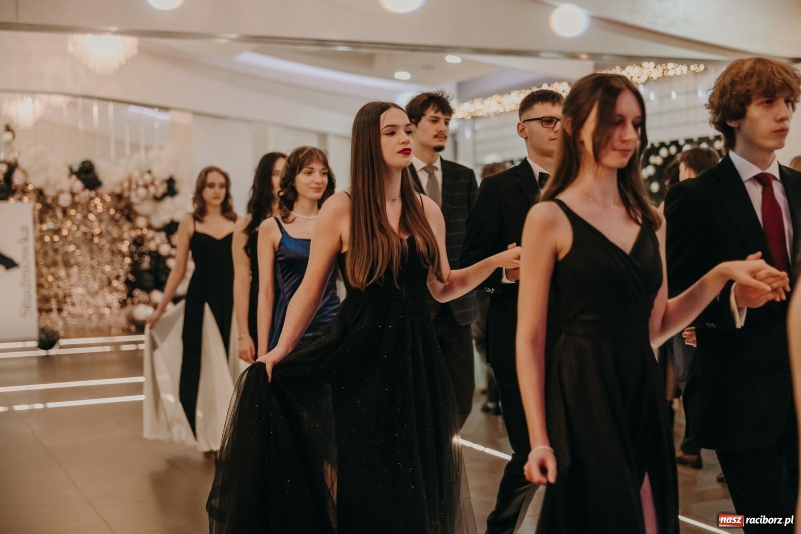 Zdjęcie w galerii na portalu naszraciborz.pl: Najmłodsza i najmniejsza studniówka. DLO bawi się w AquaBraxie [FOTO i WIDEO] wiadomości z regionu