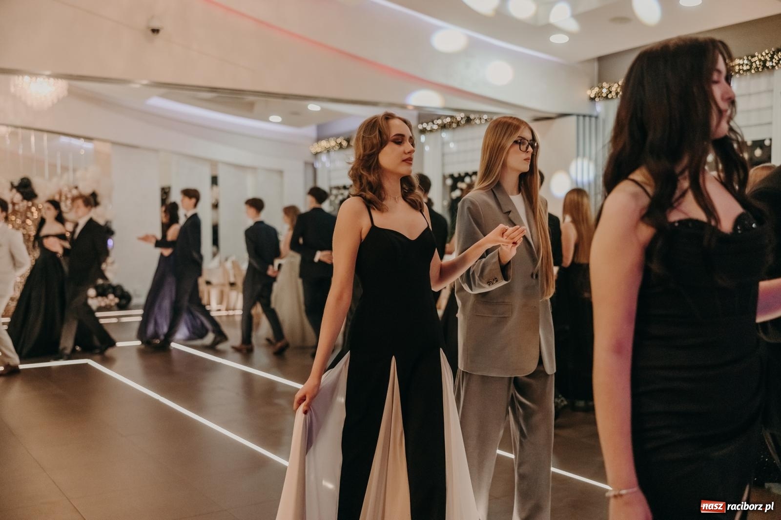 Zdjęcie w galerii na portalu naszraciborz.pl: Najmłodsza i najmniejsza studniówka. DLO bawi się w AquaBraxie [FOTO i WIDEO] wiadomości z regionu