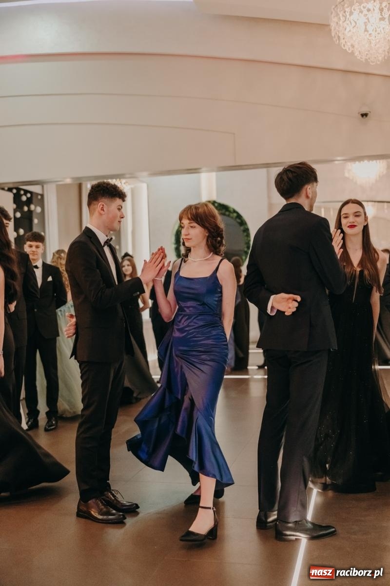 Zdjęcie w galerii na portalu naszraciborz.pl: Najmłodsza i najmniejsza studniówka. DLO bawi się w AquaBraxie [FOTO i WIDEO] wiadomości z regionu