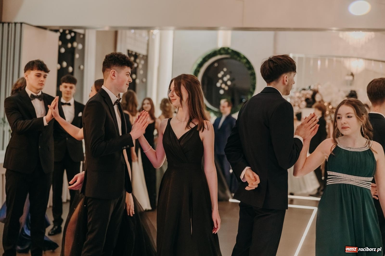 Zdjęcie w galerii na portalu naszraciborz.pl: Najmłodsza i najmniejsza studniówka. DLO bawi się w AquaBraxie [FOTO i WIDEO] wiadomości z regionu