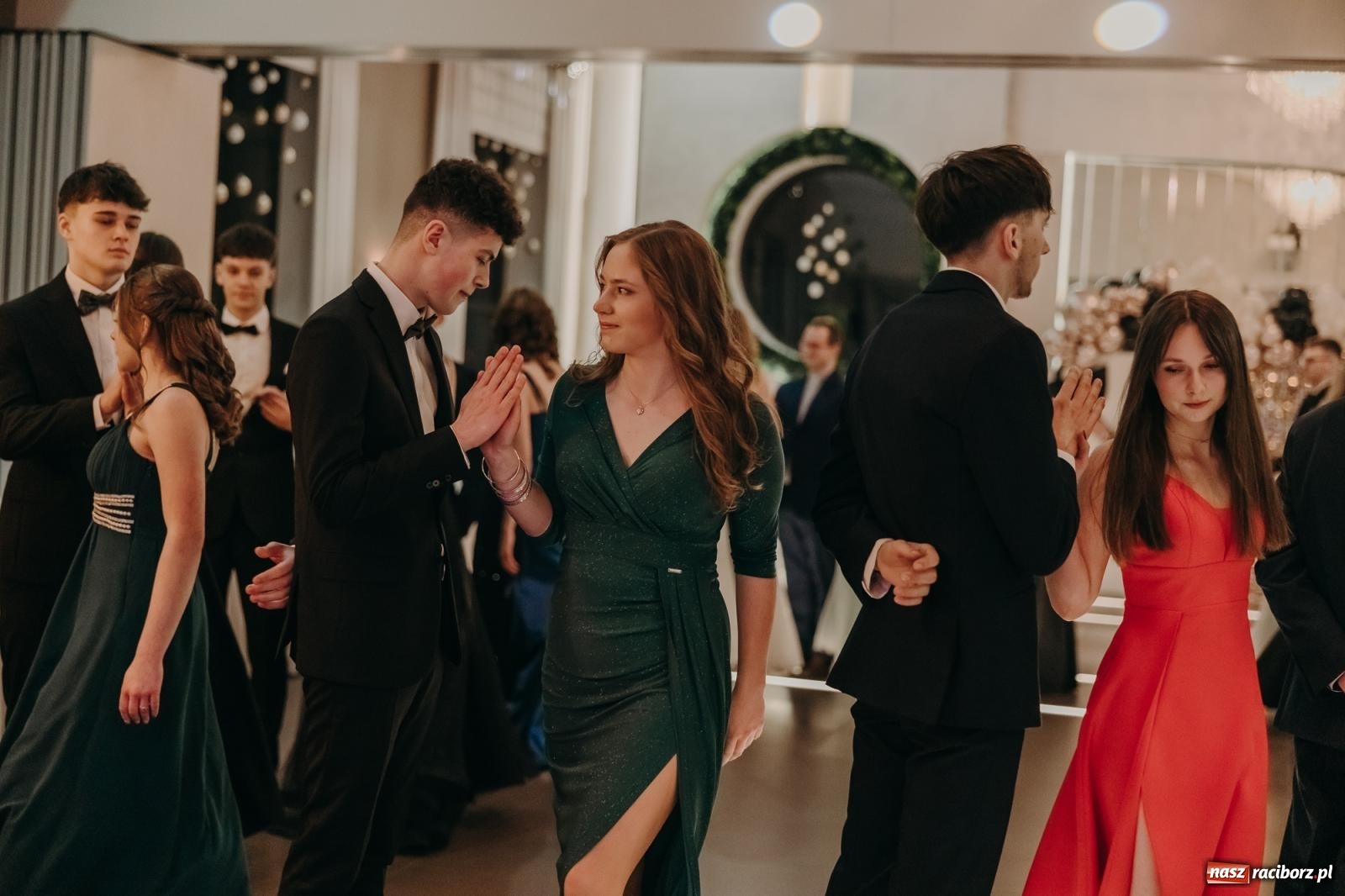 Zdjęcie w galerii na portalu naszraciborz.pl: Najmłodsza i najmniejsza studniówka. DLO bawi się w AquaBraxie [FOTO i WIDEO] wiadomości z regionu