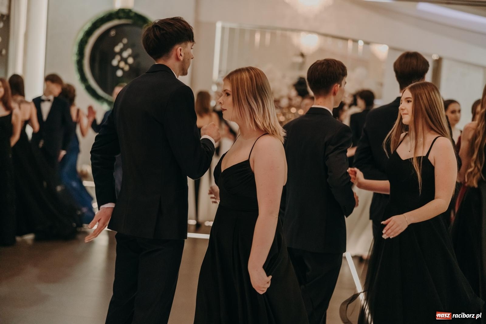 Zdjęcie w galerii na portalu naszraciborz.pl: Najmłodsza i najmniejsza studniówka. DLO bawi się w AquaBraxie [FOTO i WIDEO] wiadomości z regionu