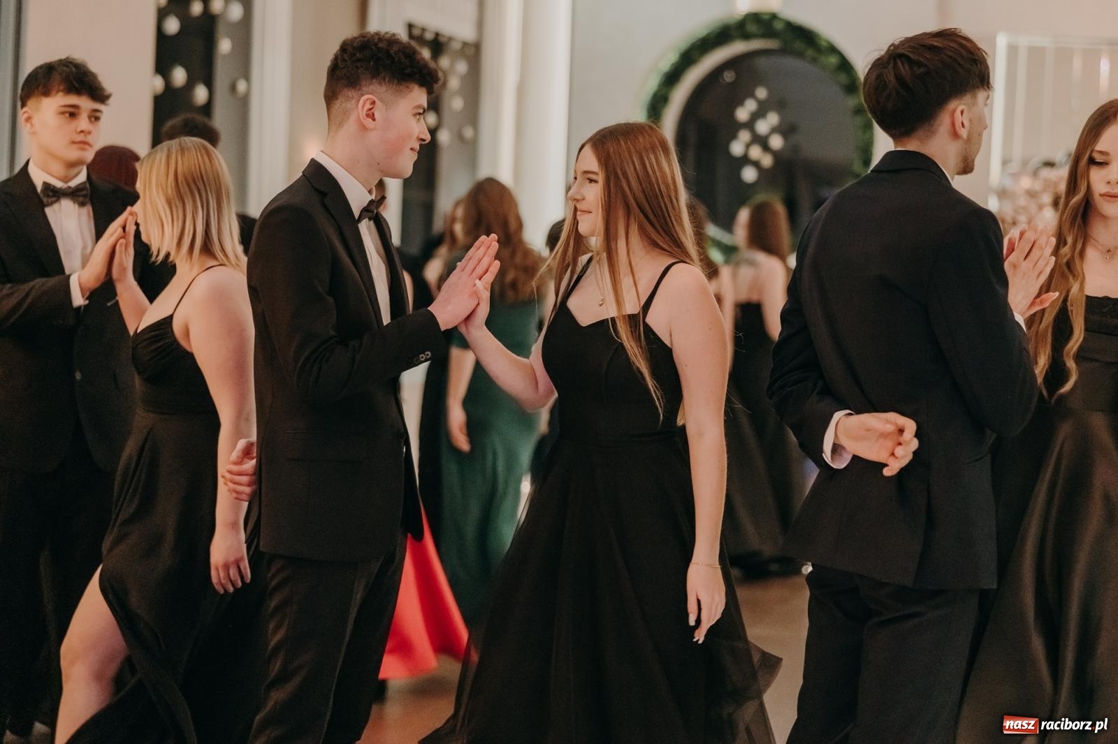 Zdjęcie w galerii na portalu naszraciborz.pl: Najmłodsza i najmniejsza studniówka. DLO bawi się w AquaBraxie [FOTO i WIDEO] wiadomości z regionu