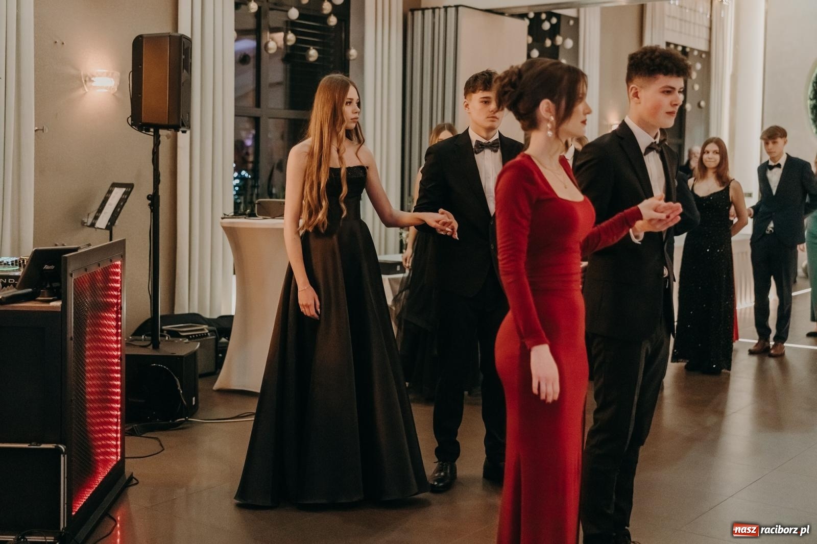 Zdjęcie w galerii na portalu naszraciborz.pl: Najmłodsza i najmniejsza studniówka. DLO bawi się w AquaBraxie [FOTO i WIDEO] wiadomości z regionu