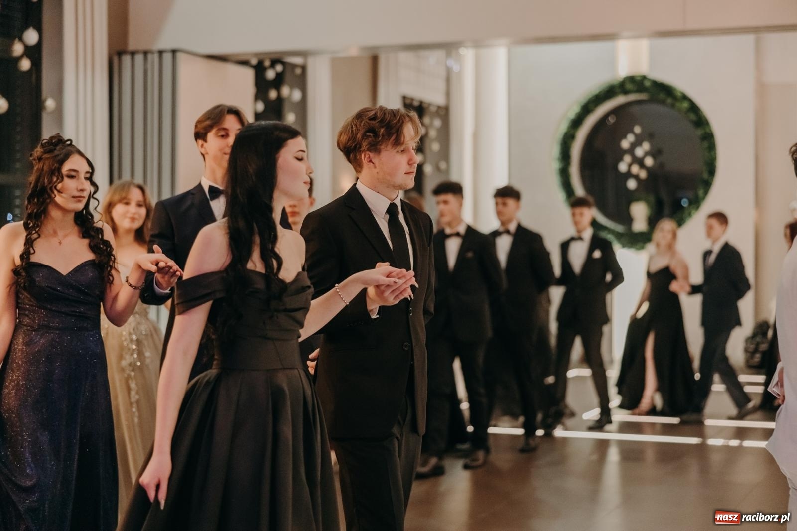 Zdjęcie w galerii na portalu naszraciborz.pl: Najmłodsza i najmniejsza studniówka. DLO bawi się w AquaBraxie [FOTO i WIDEO] wiadomości z regionu