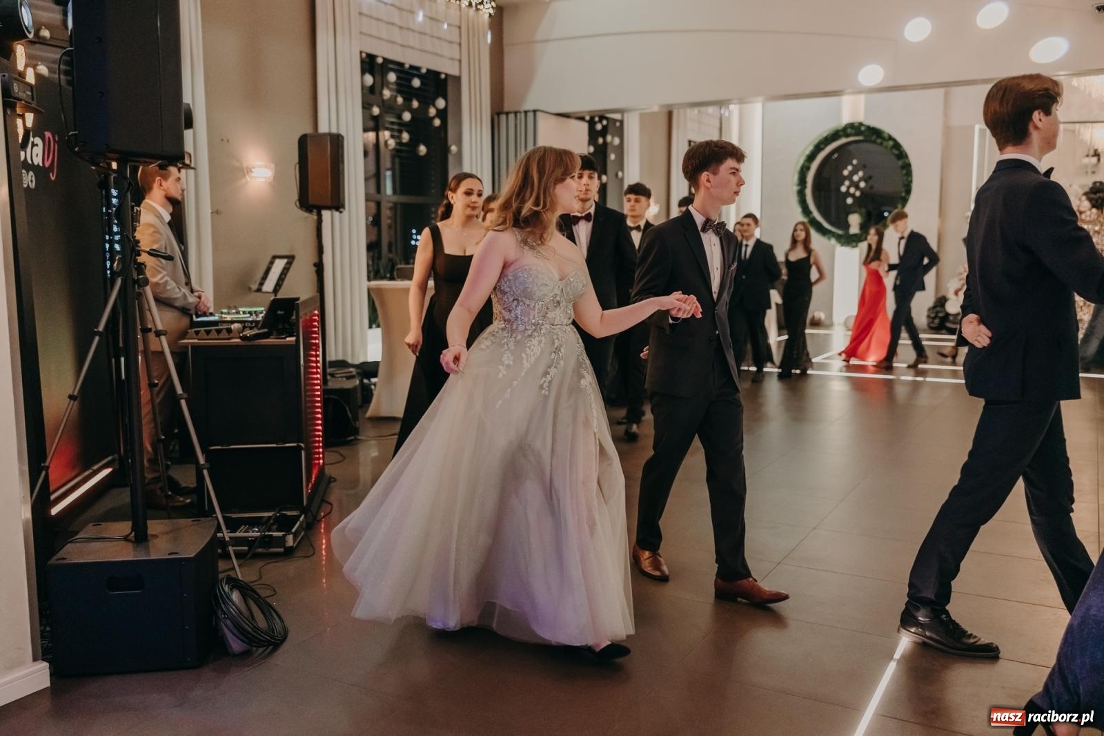 Zdjęcie w galerii na portalu naszraciborz.pl: Najmłodsza i najmniejsza studniówka. DLO bawi się w AquaBraxie [FOTO i WIDEO] wiadomości z regionu