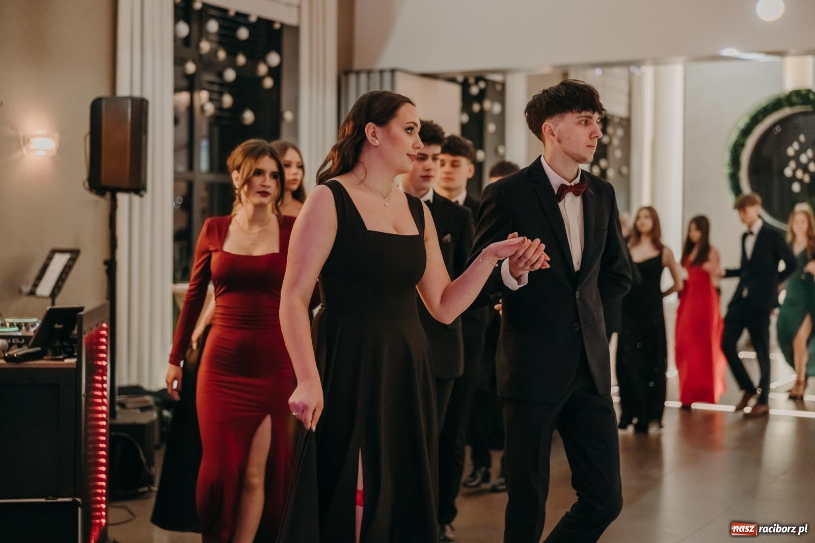 Zdjęcie w galerii na portalu naszraciborz.pl: Najmłodsza i najmniejsza studniówka. DLO bawi się w AquaBraxie [FOTO i WIDEO] wiadomości z regionu