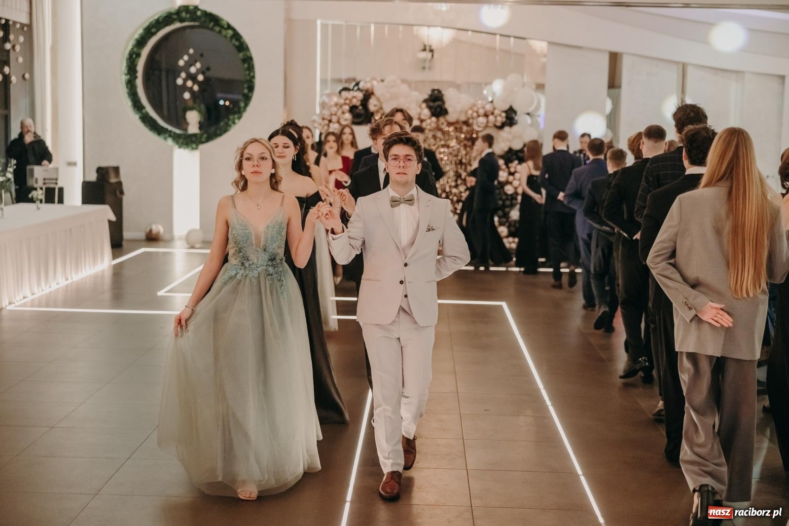 Zdjęcie w galerii na portalu naszraciborz.pl: Najmłodsza i najmniejsza studniówka. DLO bawi się w AquaBraxie [FOTO i WIDEO] wiadomości z regionu