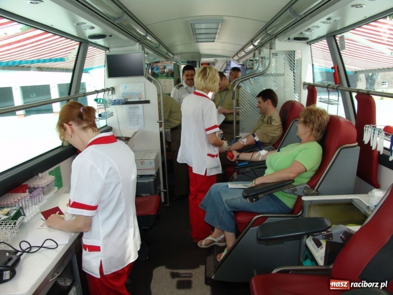 Zdjęcie w galerii na portalu naszraciborz.pl: Straż Graniczna matkom wiadomości z regionu