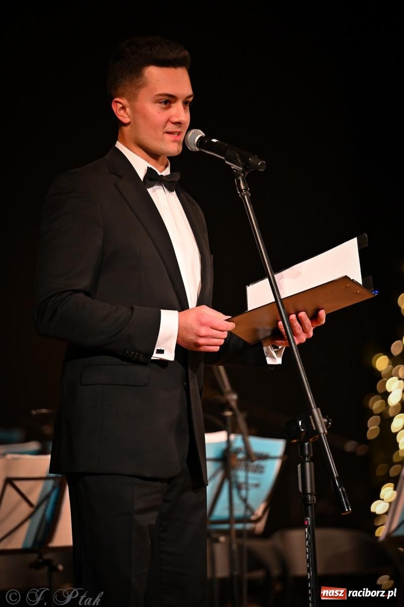 Zdjęcie w galerii na portalu naszraciborz.pl: Power of Winds na koncercie noworocznym w RCK. Muzyczne otwarcie roku w Raciborzu z życzeniami od włodarzy [FOTO i WIDEO] wiadomości z regionu