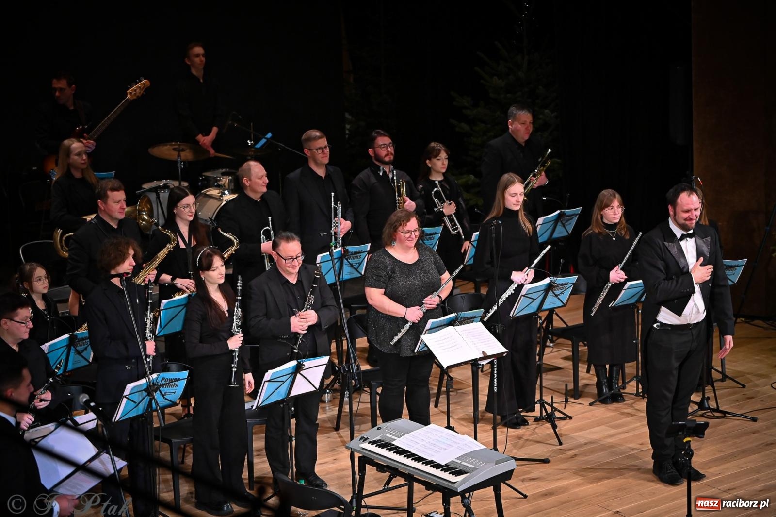 Zdjęcie w galerii na portalu naszraciborz.pl: Power of Winds na koncercie noworocznym w RCK. Muzyczne otwarcie roku w Raciborzu z życzeniami od włodarzy [FOTO i WIDEO] wiadomości z regionu