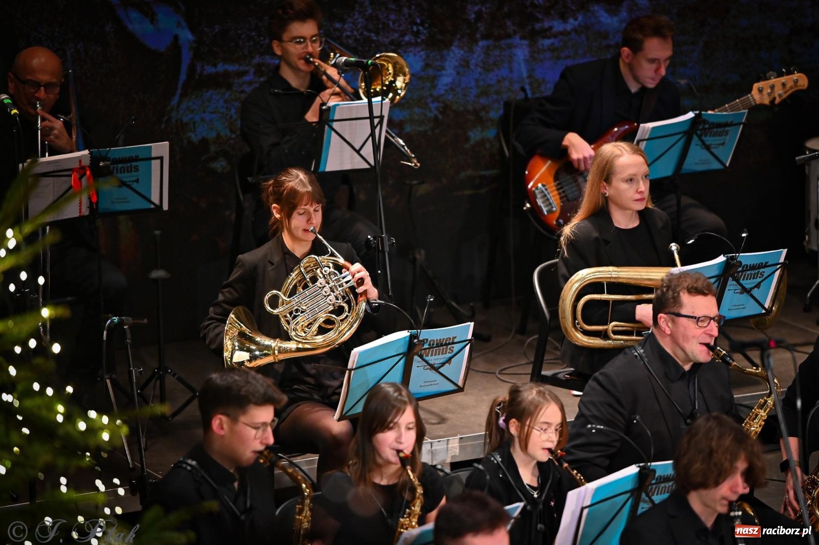 Zdjęcie w galerii na portalu naszraciborz.pl: Power of Winds na koncercie noworocznym w RCK. Muzyczne otwarcie roku w Raciborzu z życzeniami od włodarzy [FOTO i WIDEO] wiadomości z regionu