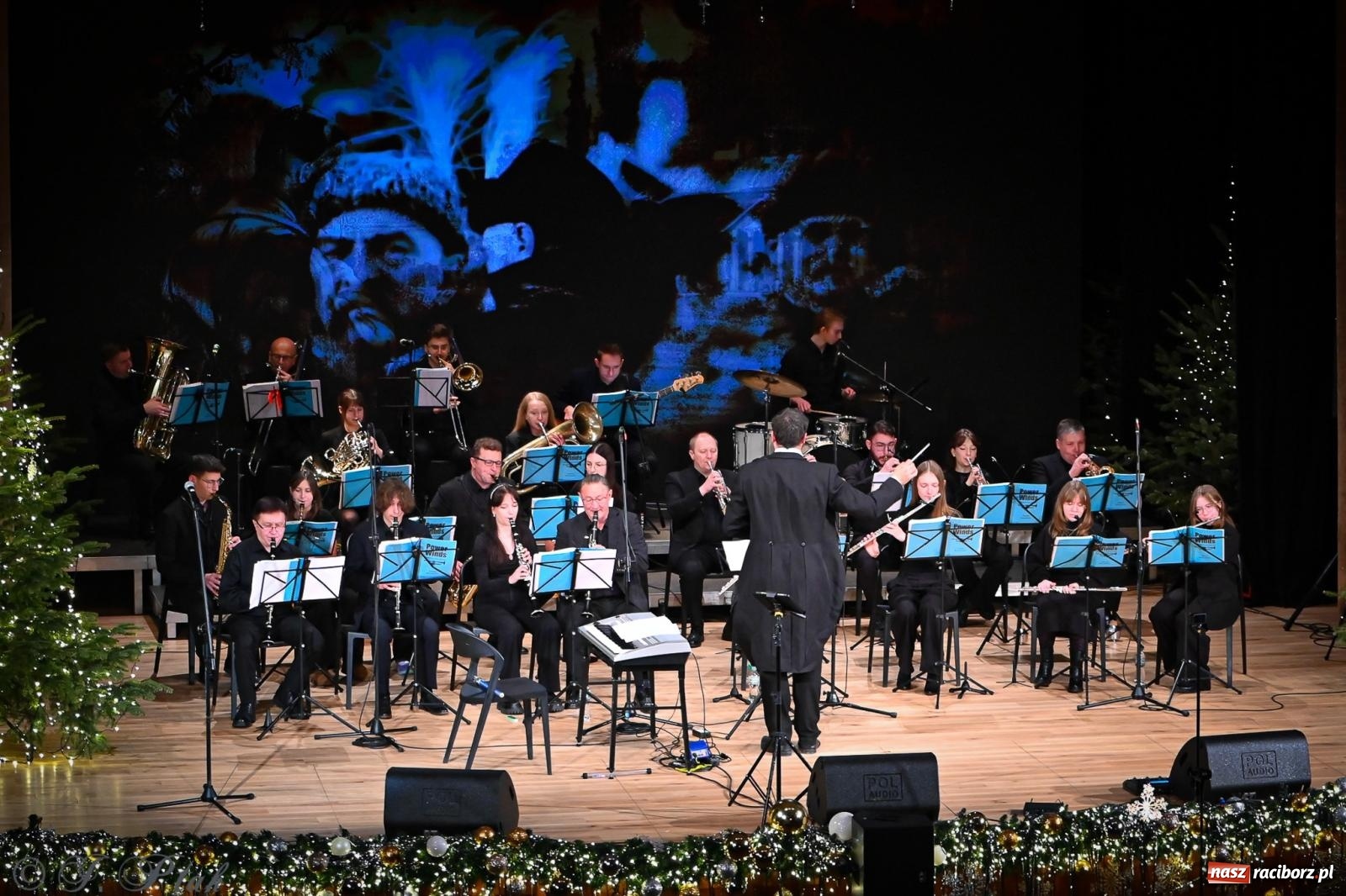 Zdjęcie w galerii na portalu naszraciborz.pl: Power of Winds na koncercie noworocznym w RCK. Muzyczne otwarcie roku w Raciborzu z życzeniami od włodarzy [FOTO i WIDEO] wiadomości z regionu