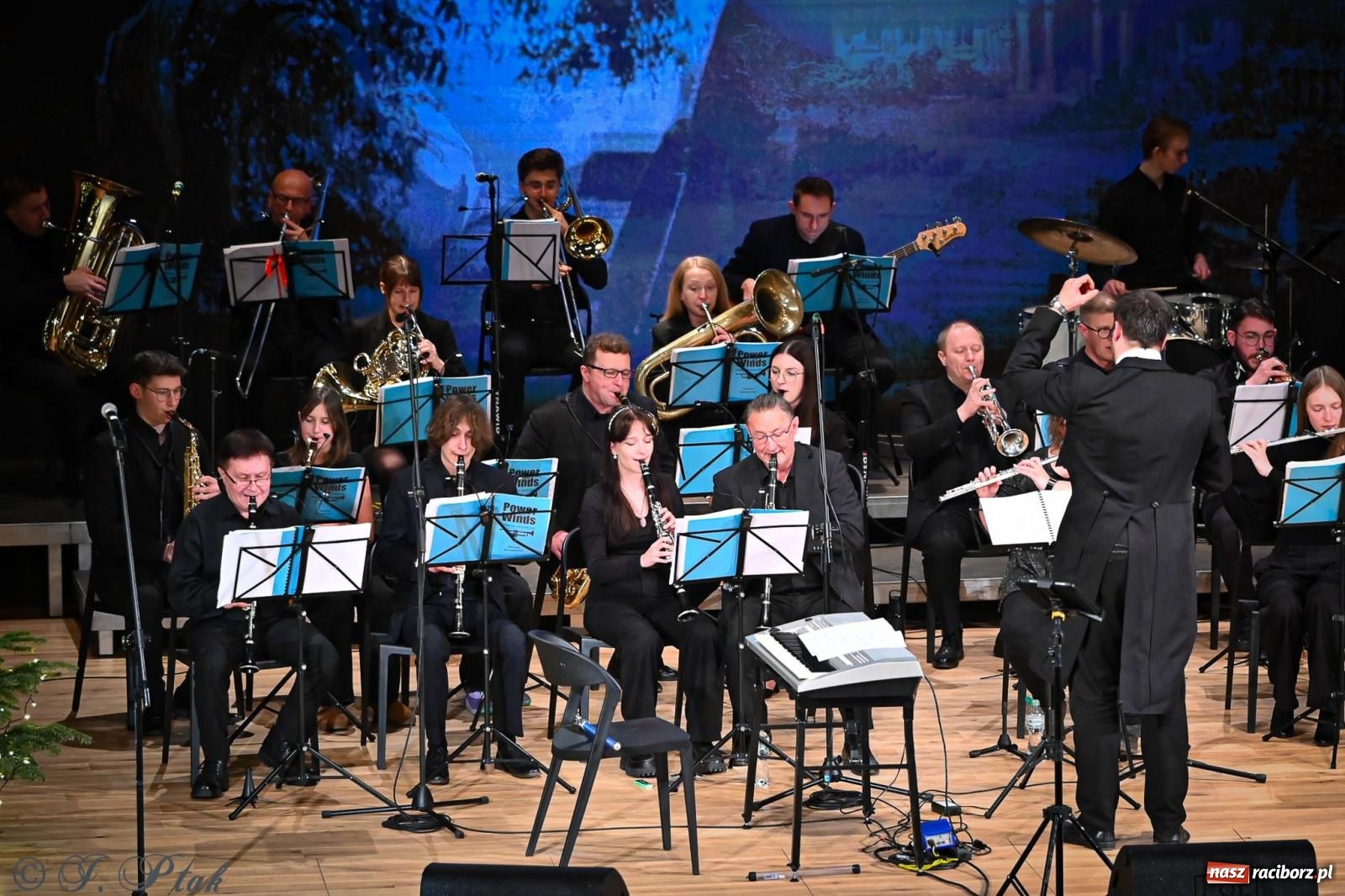 Zdjęcie w galerii na portalu naszraciborz.pl: Power of Winds na koncercie noworocznym w RCK. Muzyczne otwarcie roku w Raciborzu z życzeniami od włodarzy [FOTO i WIDEO] wiadomości z regionu