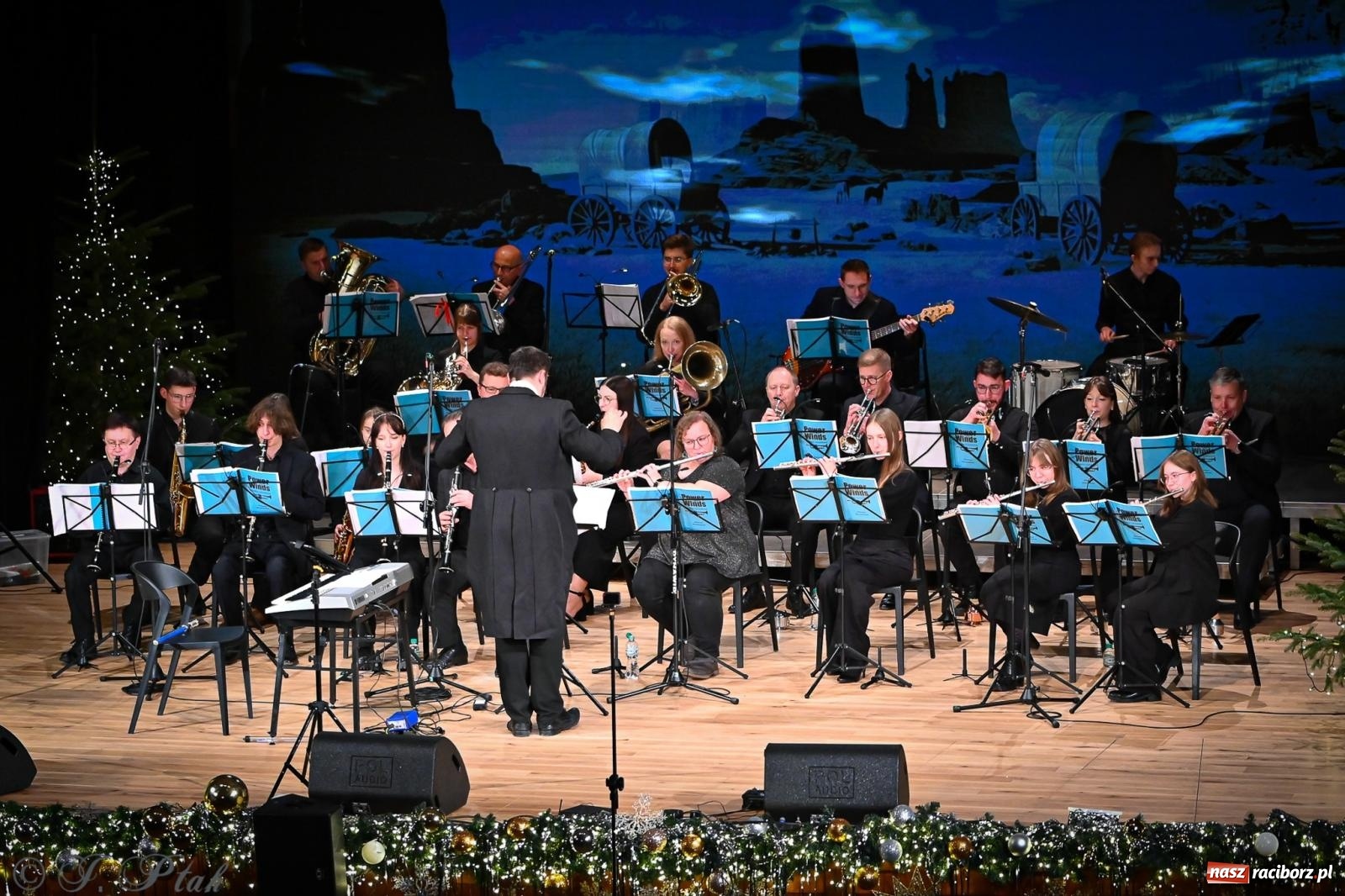 Zdjęcie w galerii na portalu naszraciborz.pl: Power of Winds na koncercie noworocznym w RCK. Muzyczne otwarcie roku w Raciborzu z życzeniami od włodarzy [FOTO i WIDEO] wiadomości z regionu