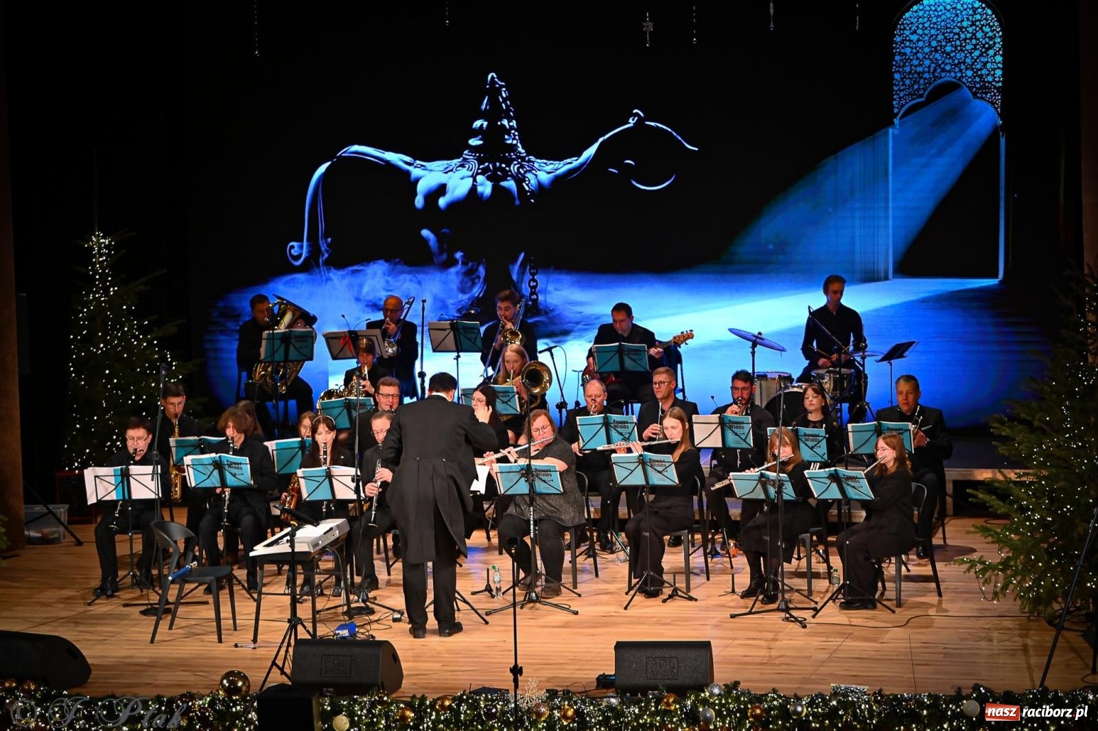 Zdjęcie w galerii na portalu naszraciborz.pl: Power of Winds na koncercie noworocznym w RCK. Muzyczne otwarcie roku w Raciborzu z życzeniami od włodarzy [FOTO i WIDEO] wiadomości z regionu