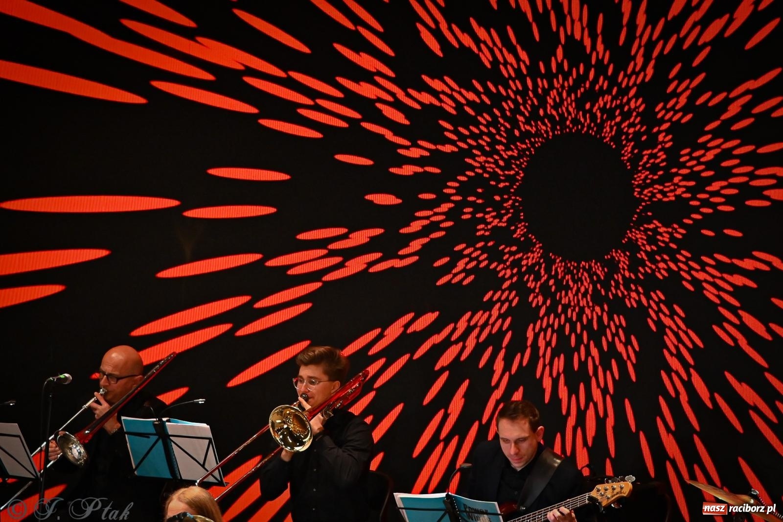 Zdjęcie w galerii na portalu naszraciborz.pl: Power of Winds na koncercie noworocznym w RCK. Muzyczne otwarcie roku w Raciborzu z życzeniami od włodarzy [FOTO i WIDEO] wiadomości z regionu