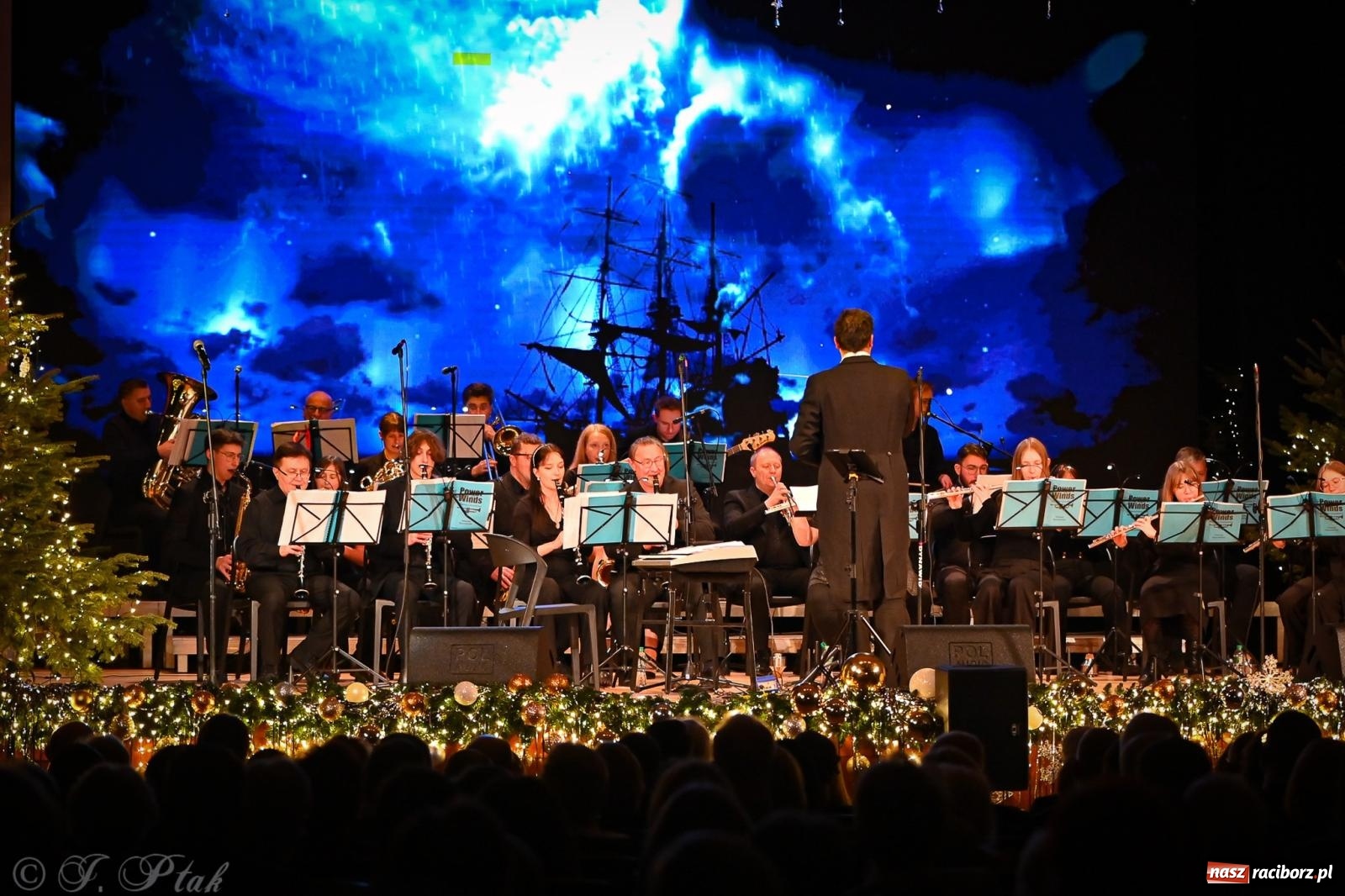 Zdjęcie w galerii na portalu naszraciborz.pl: Power of Winds na koncercie noworocznym w RCK. Muzyczne otwarcie roku w Raciborzu z życzeniami od włodarzy [FOTO i WIDEO] wiadomości z regionu