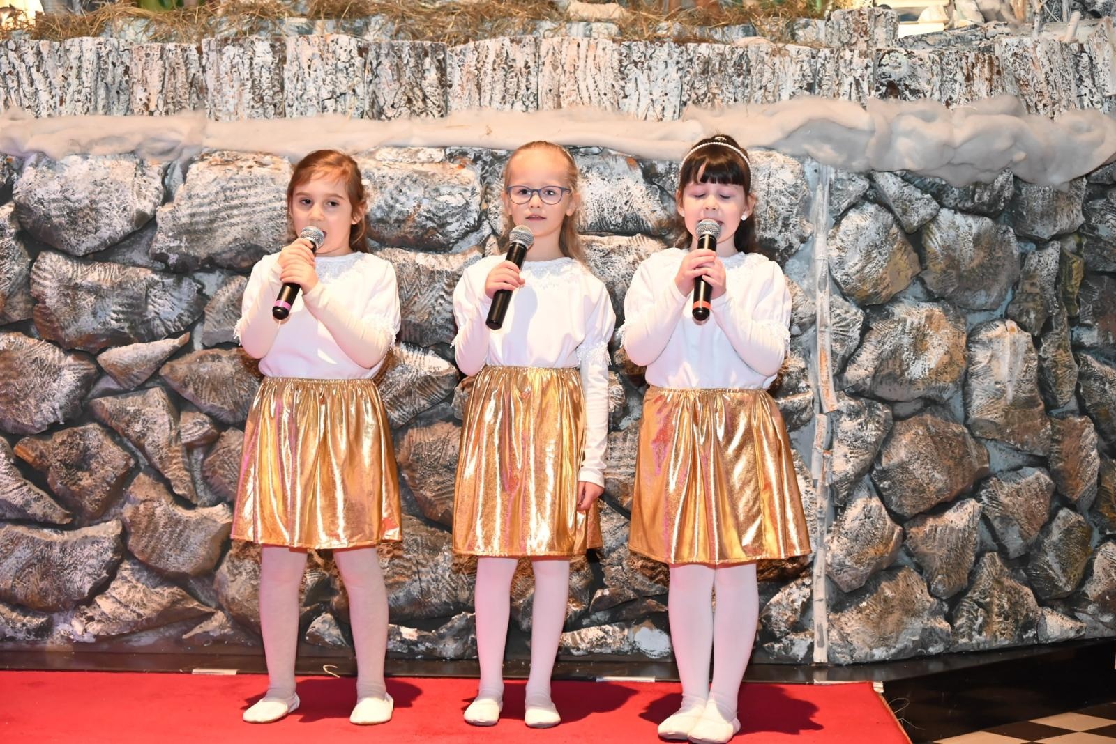 Zdjęcie w galerii na portalu naszraciborz.pl: Koncert Laureatów  XXI Przeglądu Kolęd i Pastorałek Święta z Kolędą – Weihnachten mit Weihnachtsliedern w Tworkowie wiadomości z regionu