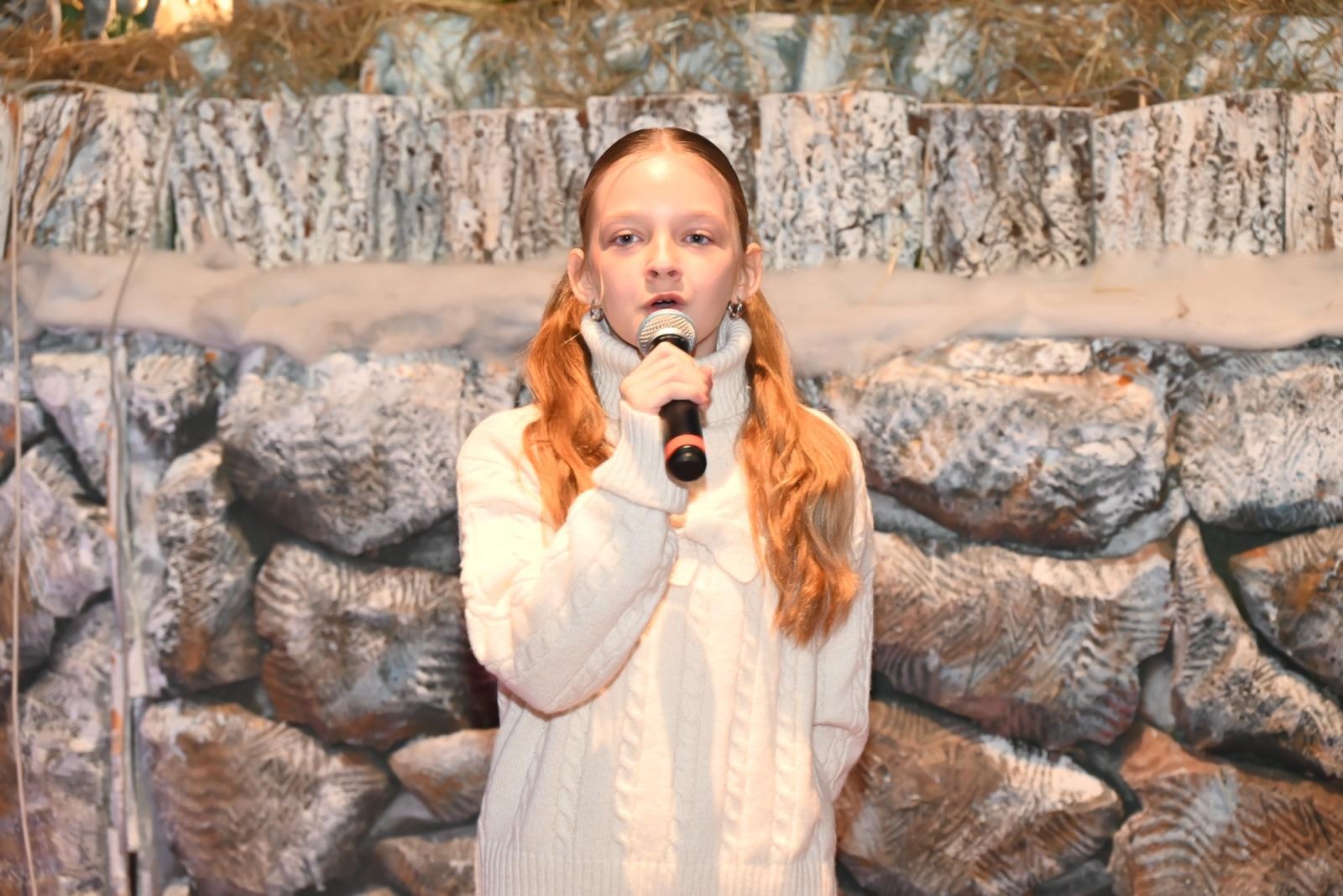 Zdjęcie w galerii na portalu naszraciborz.pl: Koncert Laureatów  XXI Przeglądu Kolęd i Pastorałek Święta z Kolędą – Weihnachten mit Weihnachtsliedern w Tworkowie wiadomości z regionu