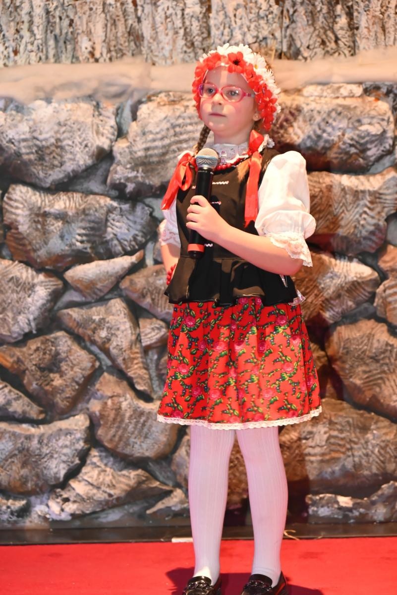 Zdjęcie w galerii na portalu naszraciborz.pl: Koncert Laureatów  XXI Przeglądu Kolęd i Pastorałek Święta z Kolędą – Weihnachten mit Weihnachtsliedern w Tworkowie wiadomości z regionu