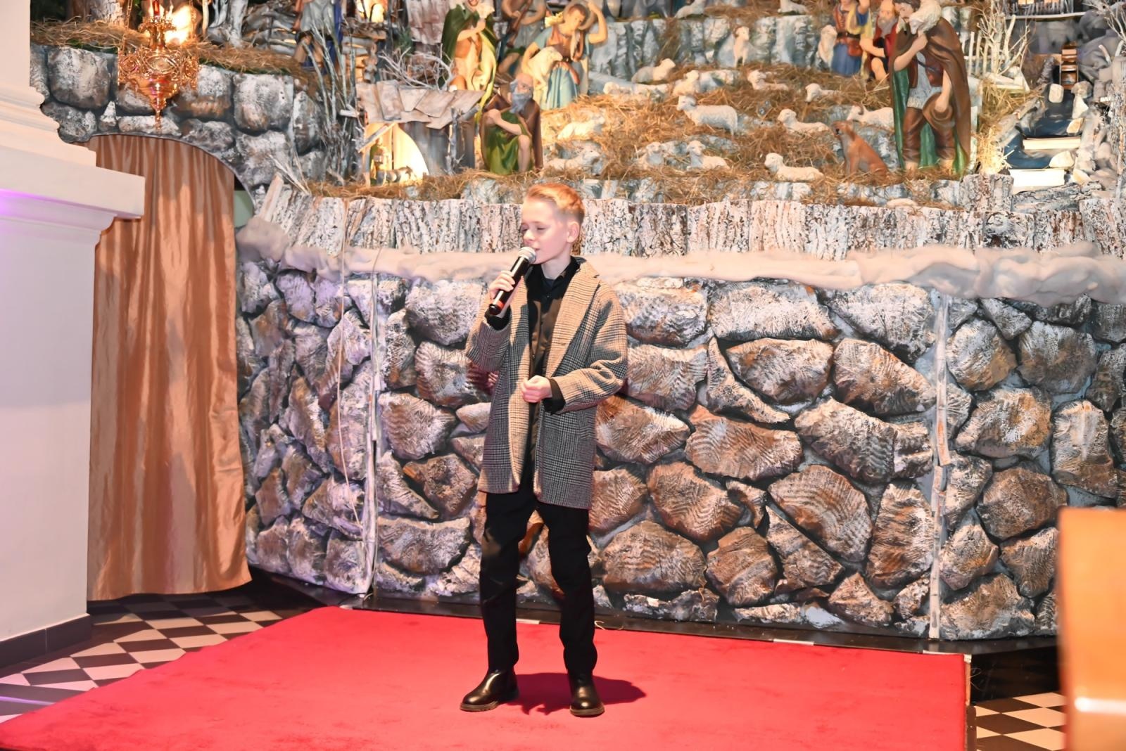 Zdjęcie w galerii na portalu naszraciborz.pl: Koncert Laureatów  XXI Przeglądu Kolęd i Pastorałek Święta z Kolędą – Weihnachten mit Weihnachtsliedern w Tworkowie wiadomości z regionu