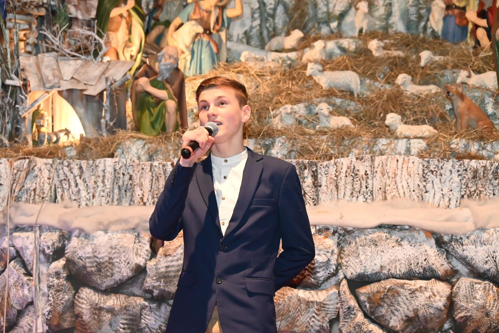 Zdjęcie w galerii na portalu naszraciborz.pl: Koncert Laureatów  XXI Przeglądu Kolęd i Pastorałek Święta z Kolędą – Weihnachten mit Weihnachtsliedern w Tworkowie wiadomości z regionu