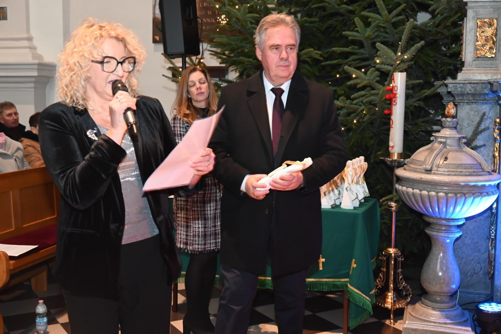 Zdjęcie w galerii na portalu naszraciborz.pl: Koncert Laureatów  XXI Przeglądu Kolęd i Pastorałek Święta z Kolędą – Weihnachten mit Weihnachtsliedern w Tworkowie wiadomości z regionu