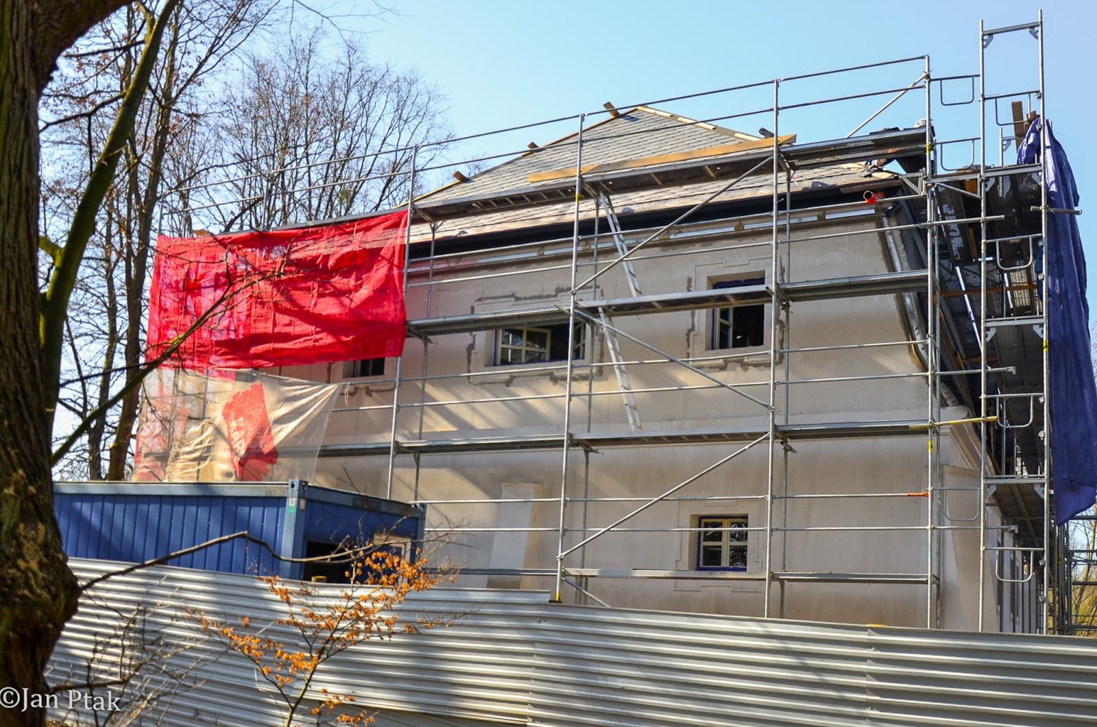 Zdjęcie w galerii na portalu naszraciborz.pl: Pałacyk w Łężczoku odzyskuje blask. Postęp prac widać coraz wyraźniej wiadomości z regionu