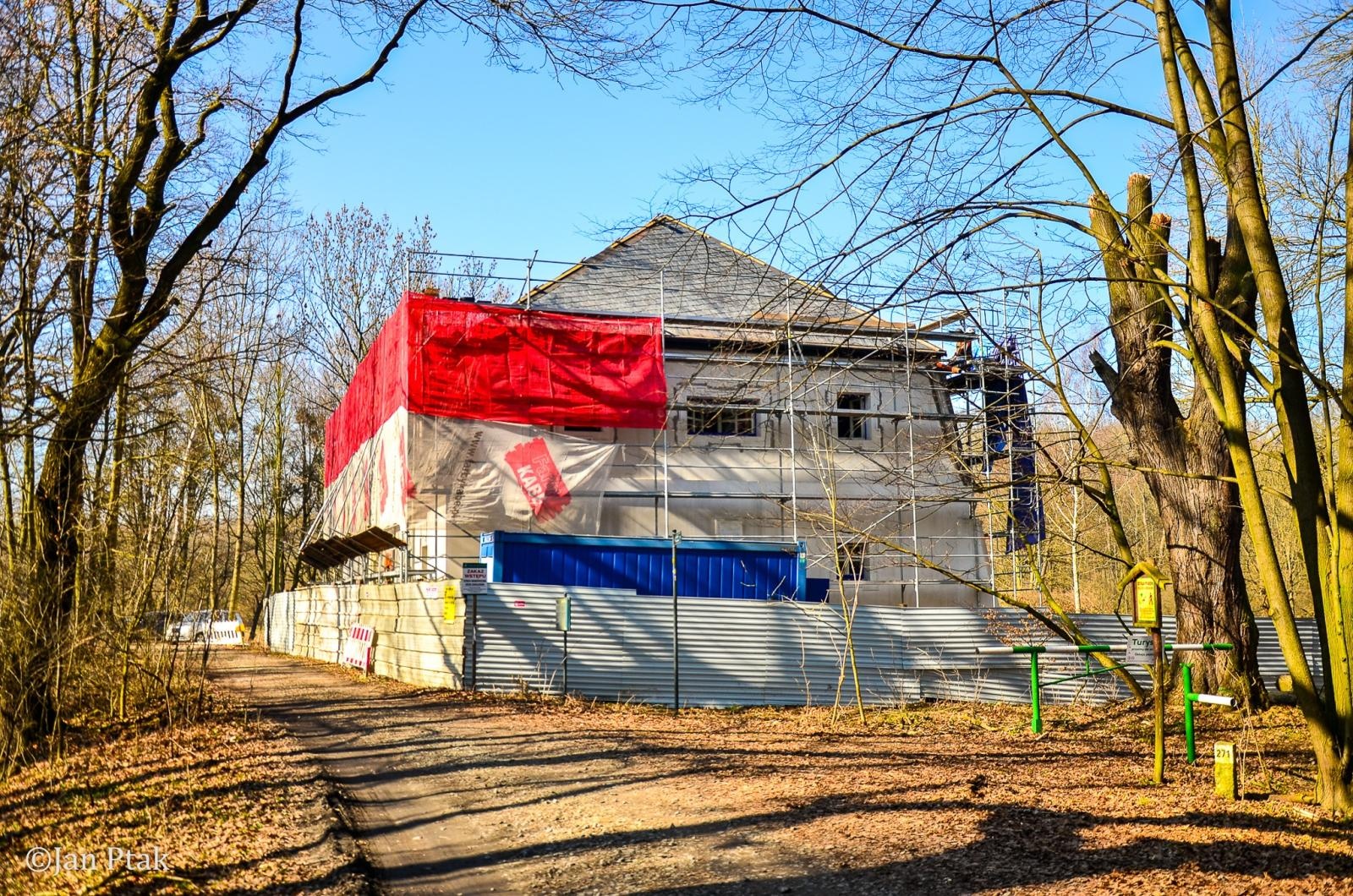 Zdjęcie w galerii na portalu naszraciborz.pl: Pałacyk w Łężczoku odzyskuje blask. Postęp prac widać coraz wyraźniej wiadomości z regionu