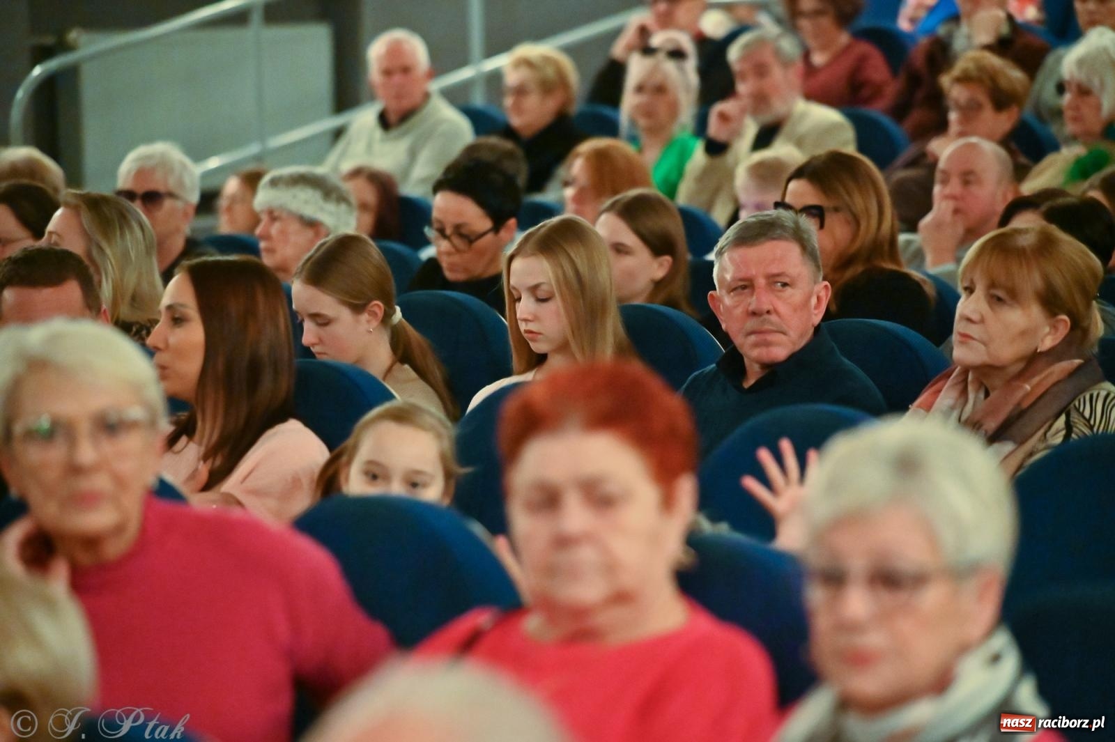 Zdjęcie w galerii na portalu naszraciborz.pl: Świąteczno-zimowy koncert GRUPY BEZ NAZWY w klimacie amerykańskich standardów wiadomości z regionu