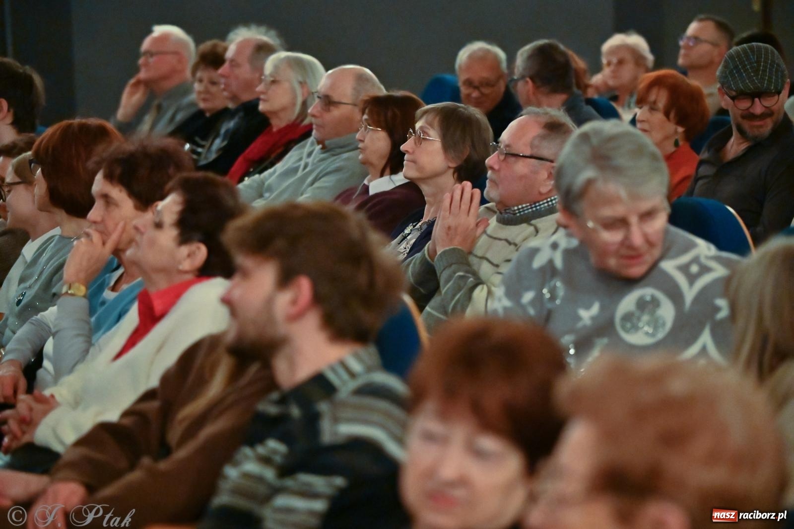 Zdjęcie w galerii na portalu naszraciborz.pl: Świąteczno-zimowy koncert GRUPY BEZ NAZWY w klimacie amerykańskich standardów wiadomości z regionu