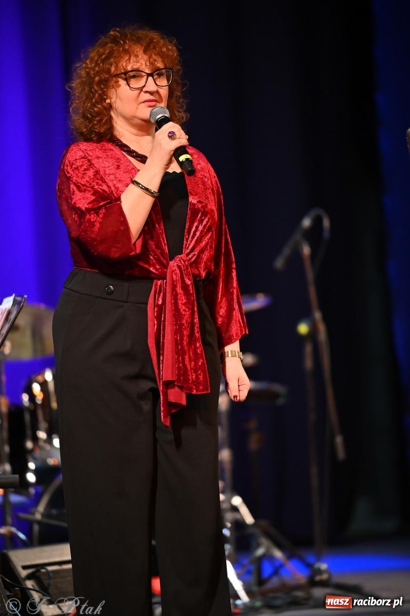 Zdjęcie w galerii na portalu naszraciborz.pl: Świąteczno-zimowy koncert GRUPY BEZ NAZWY w klimacie amerykańskich standardów wiadomości z regionu