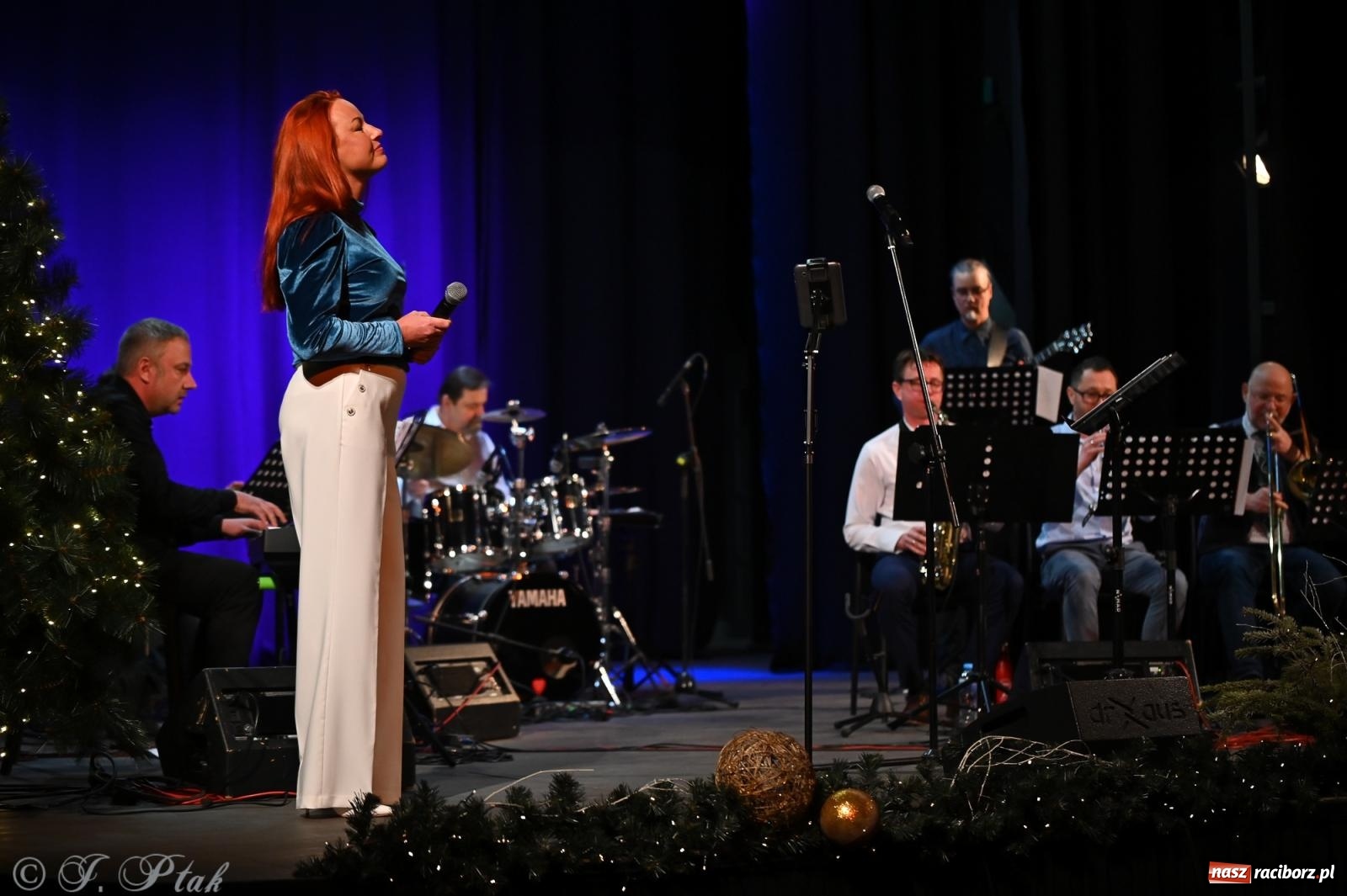 Zdjęcie w galerii na portalu naszraciborz.pl: Świąteczno-zimowy koncert GRUPY BEZ NAZWY w klimacie amerykańskich standardów wiadomości z regionu