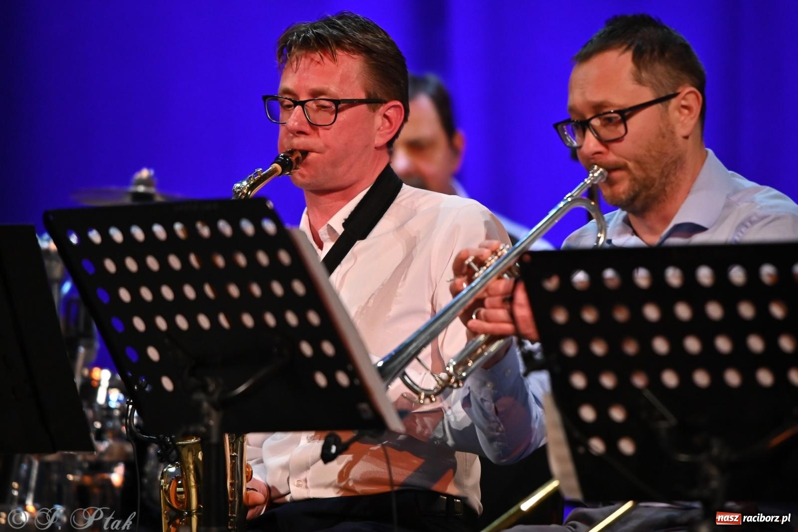 Zdjęcie w galerii na portalu naszraciborz.pl: Świąteczno-zimowy koncert GRUPY BEZ NAZWY w klimacie amerykańskich standardów wiadomości z regionu