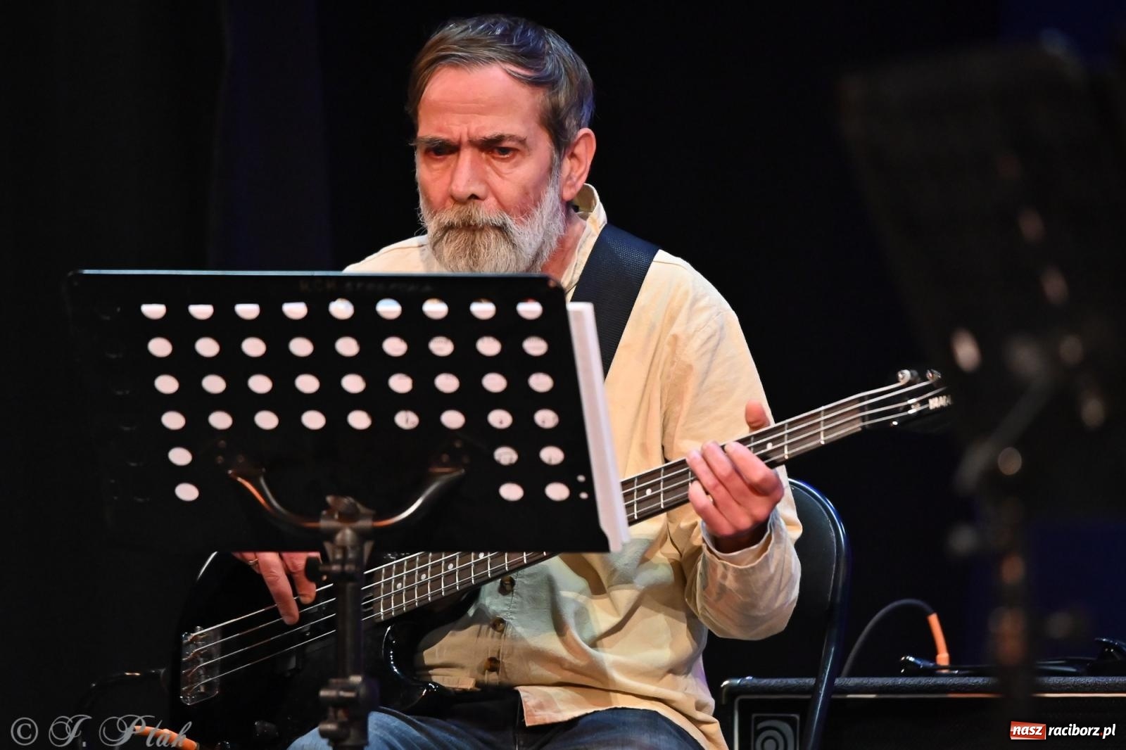 Zdjęcie w galerii na portalu naszraciborz.pl: Świąteczno-zimowy koncert GRUPY BEZ NAZWY w klimacie amerykańskich standardów wiadomości z regionu