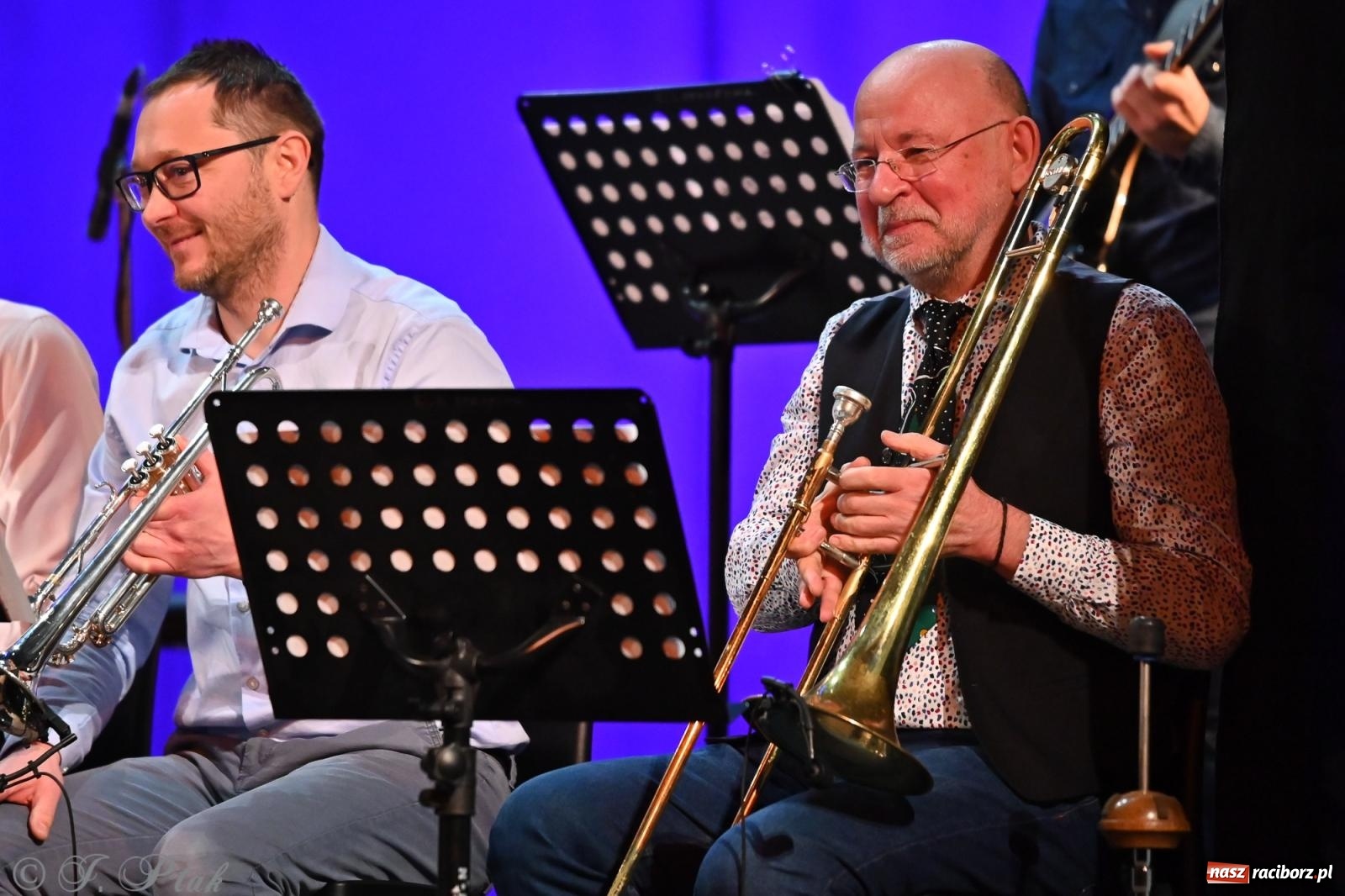 Zdjęcie w galerii na portalu naszraciborz.pl: Świąteczno-zimowy koncert GRUPY BEZ NAZWY w klimacie amerykańskich standardów wiadomości z regionu