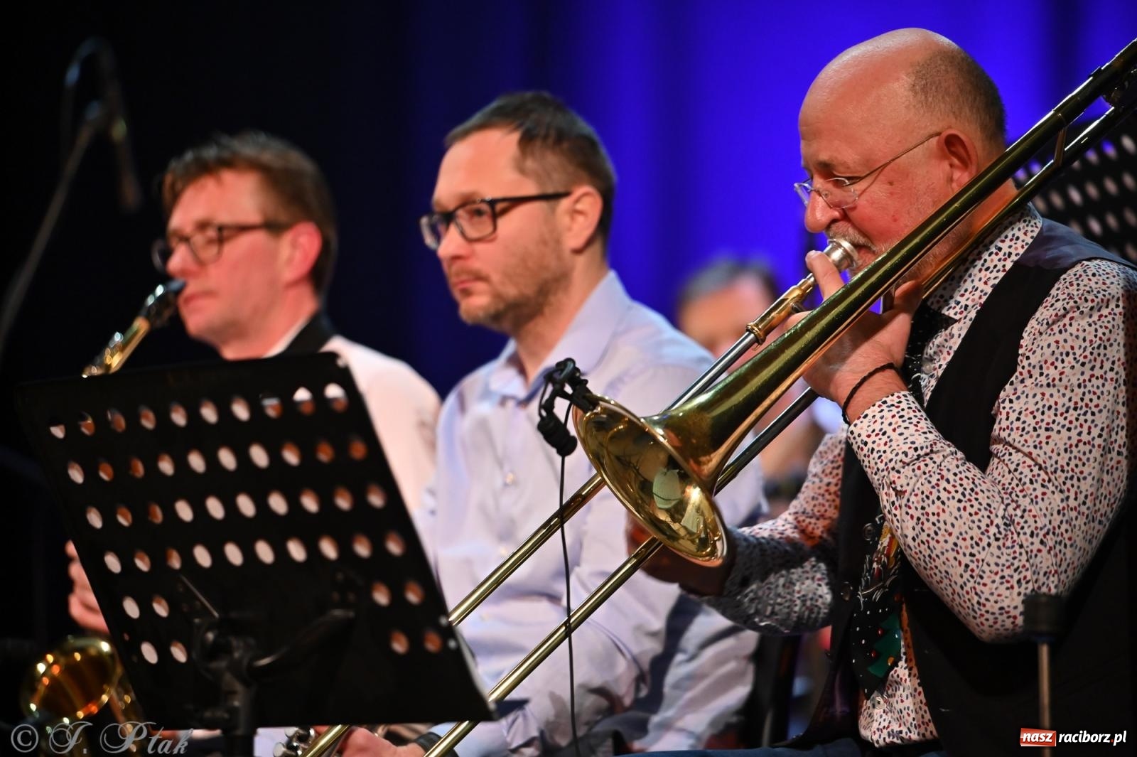 Zdjęcie w galerii na portalu naszraciborz.pl: Świąteczno-zimowy koncert GRUPY BEZ NAZWY w klimacie amerykańskich standardów wiadomości z regionu