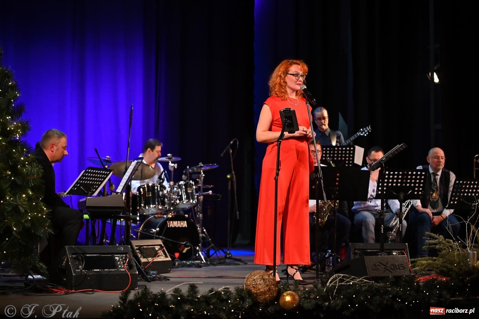 Zdjęcie w galerii na portalu naszraciborz.pl: Świąteczno-zimowy koncert GRUPY BEZ NAZWY w klimacie amerykańskich standardów wiadomości z regionu